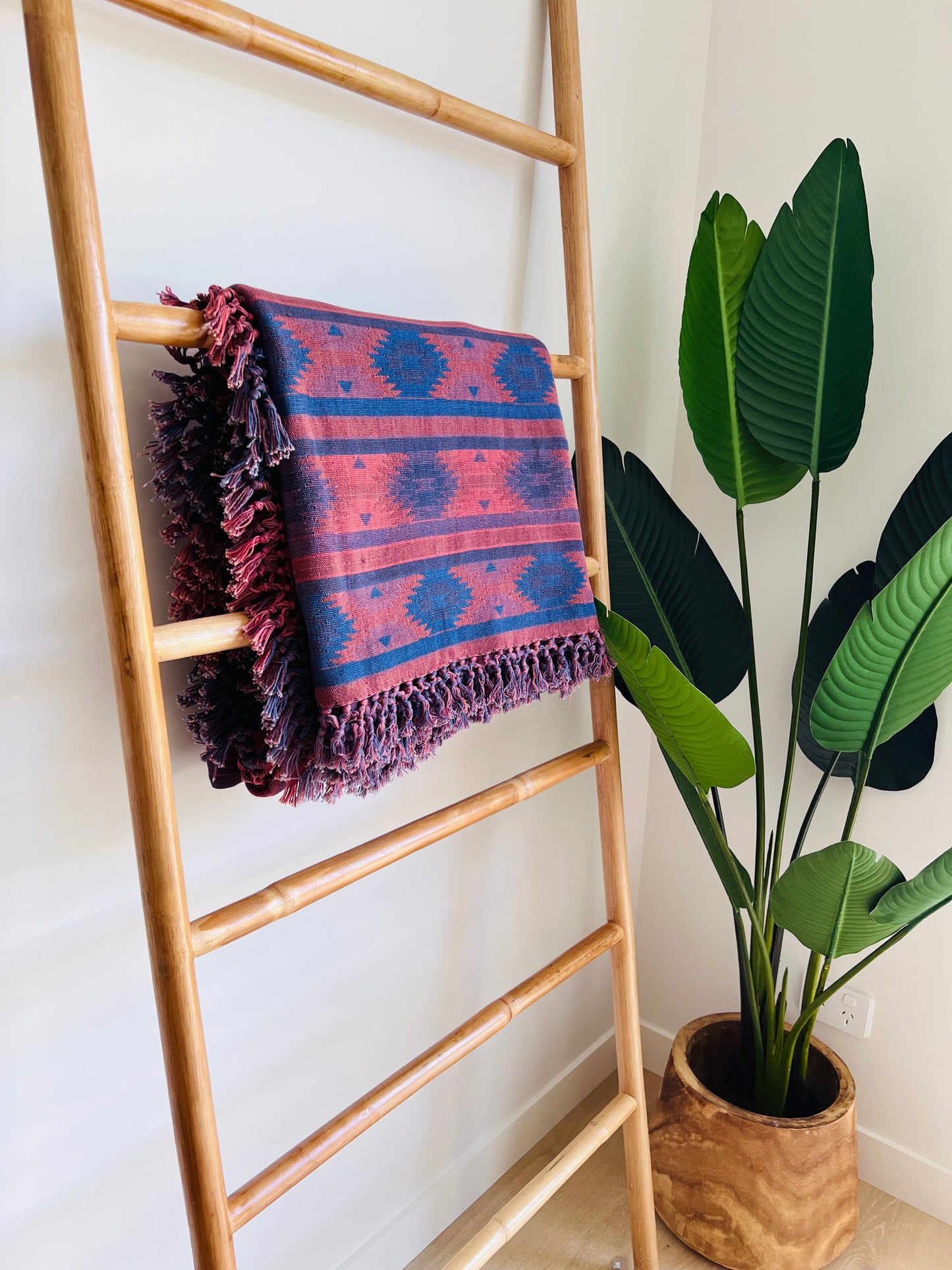 Lovely Bamboo Decor Ladder with Throw