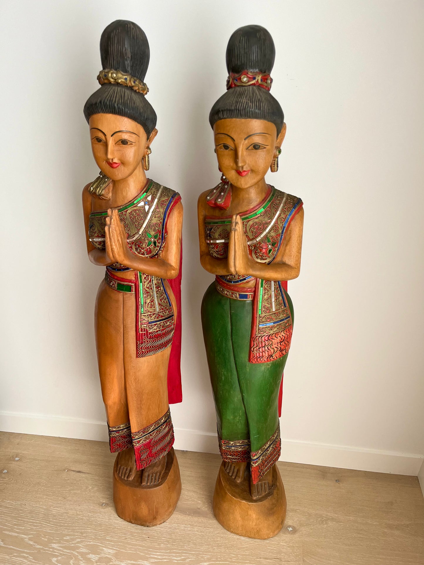 Beautiful Wooden Thai Sawasdee Lady Wooden Statues
