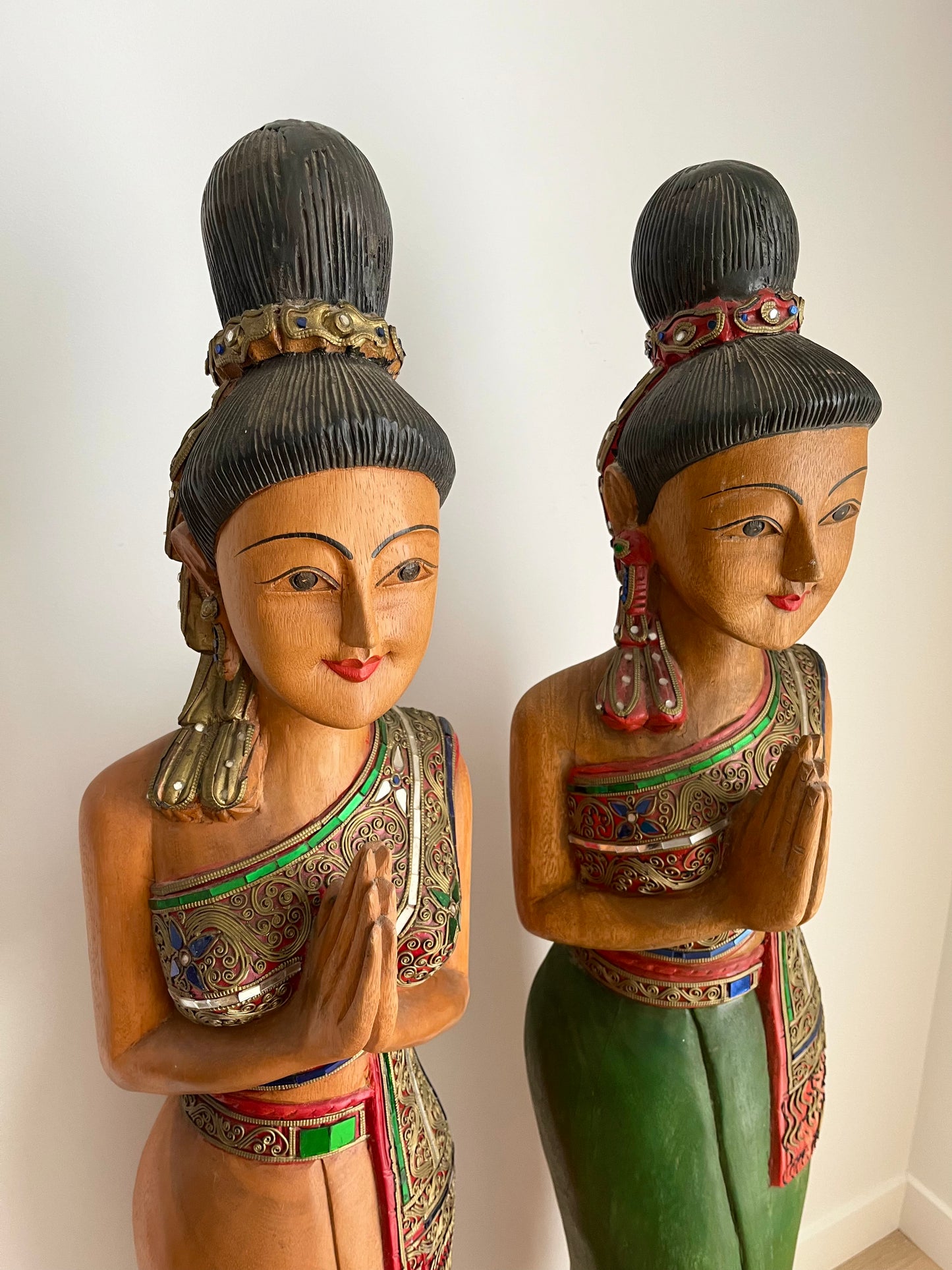 Beautiful Wooden Thai Sawasdee Lady Wooden Statues