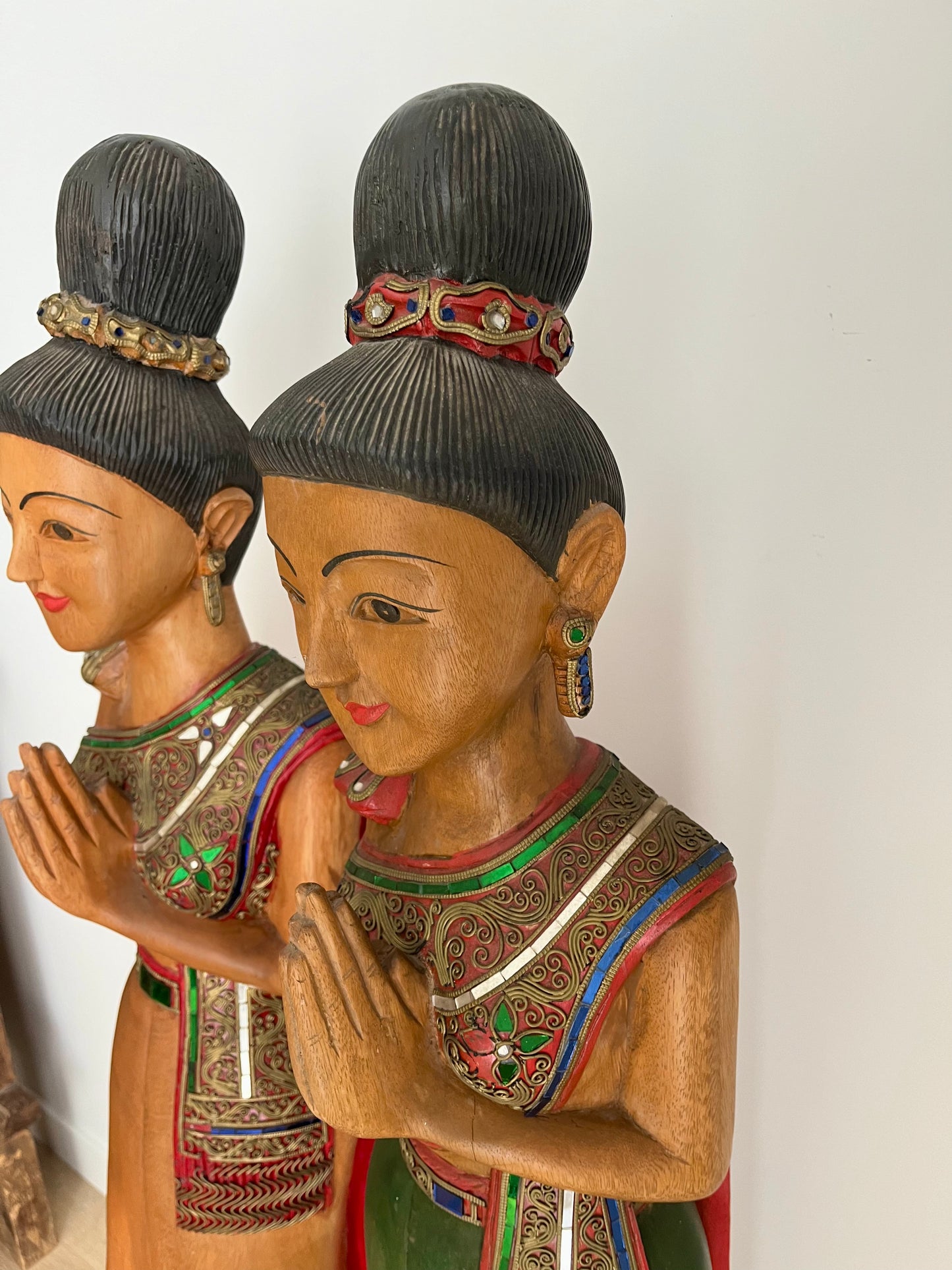 Beautiful Wooden Thai Sawasdee Lady Wooden Statues