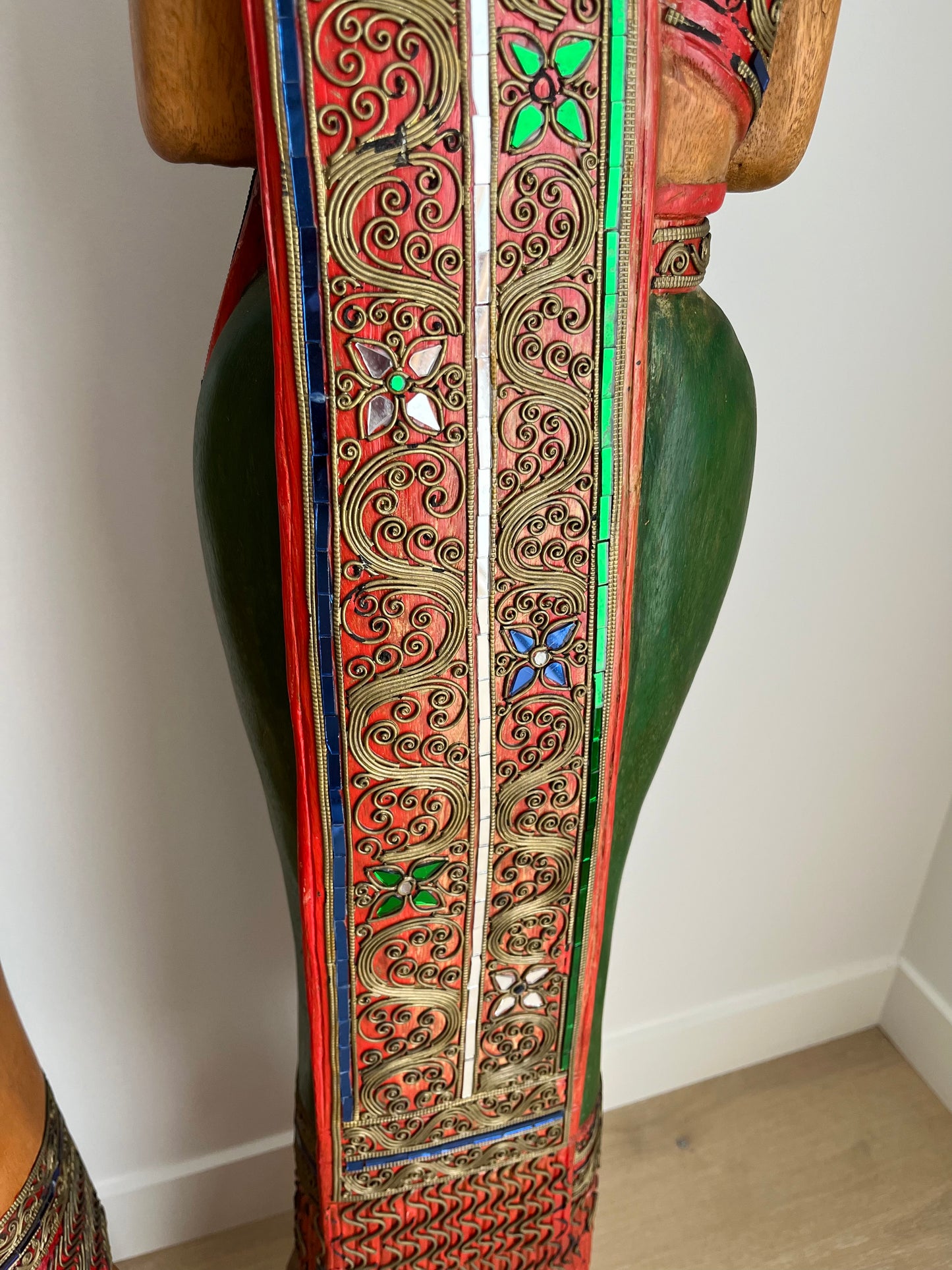 Beautiful Wooden Thai Sawasdee Lady Wooden Statues
