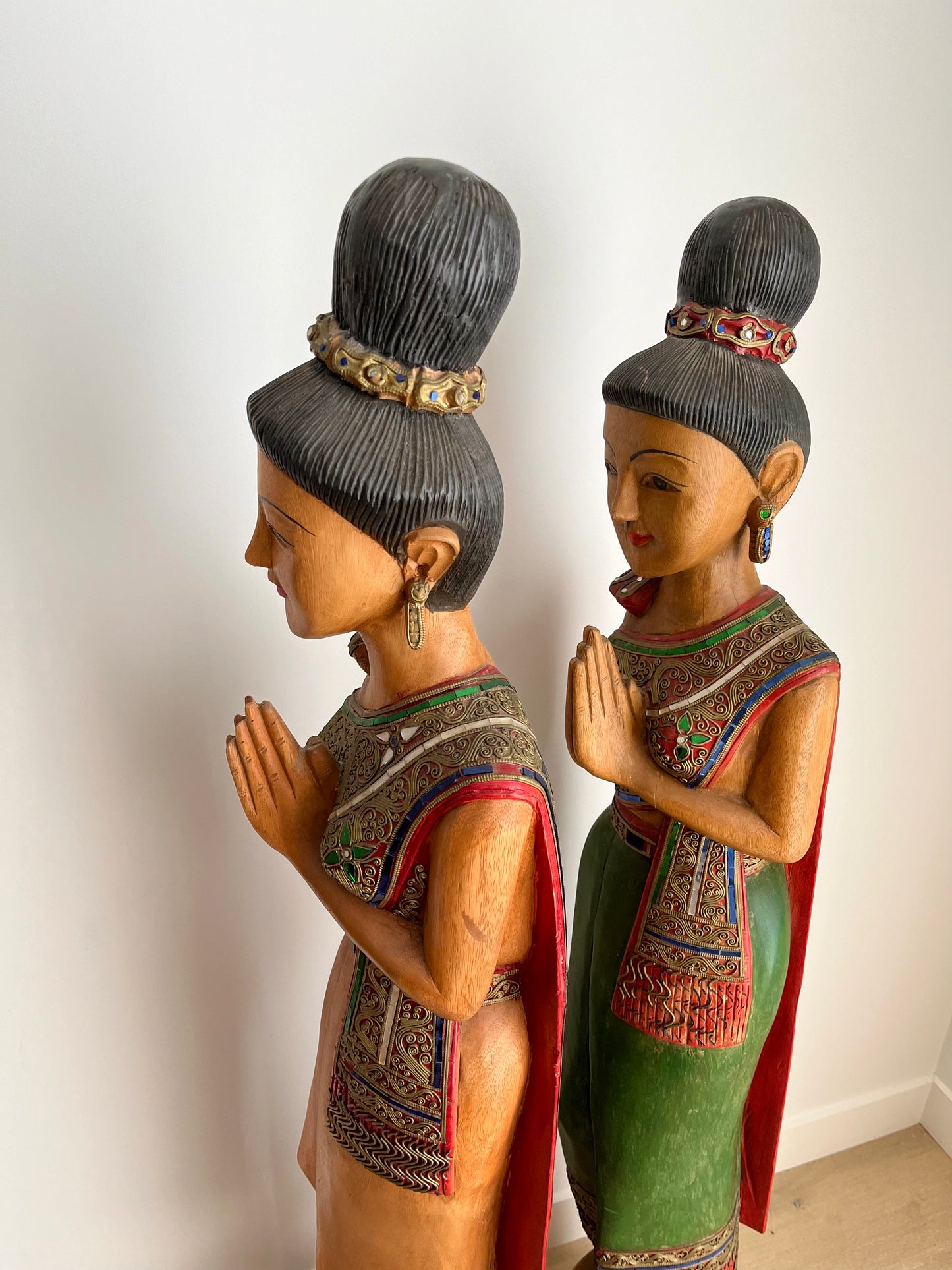 Beautiful Wooden Thai Sawasdee Lady Wooden Statues
