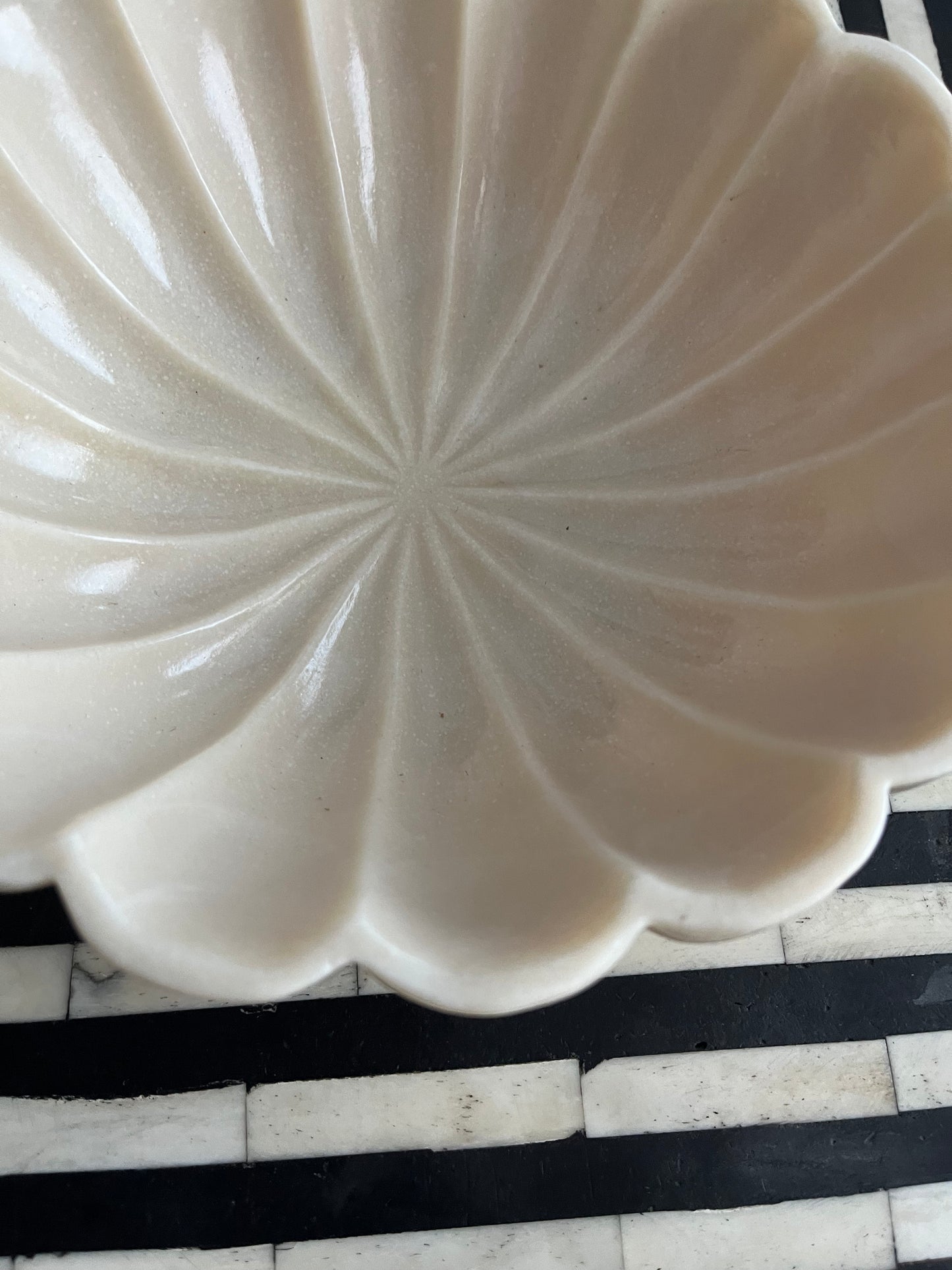 Gorgeous Shell Shaped Bowl with Decorative Orbs Set 1