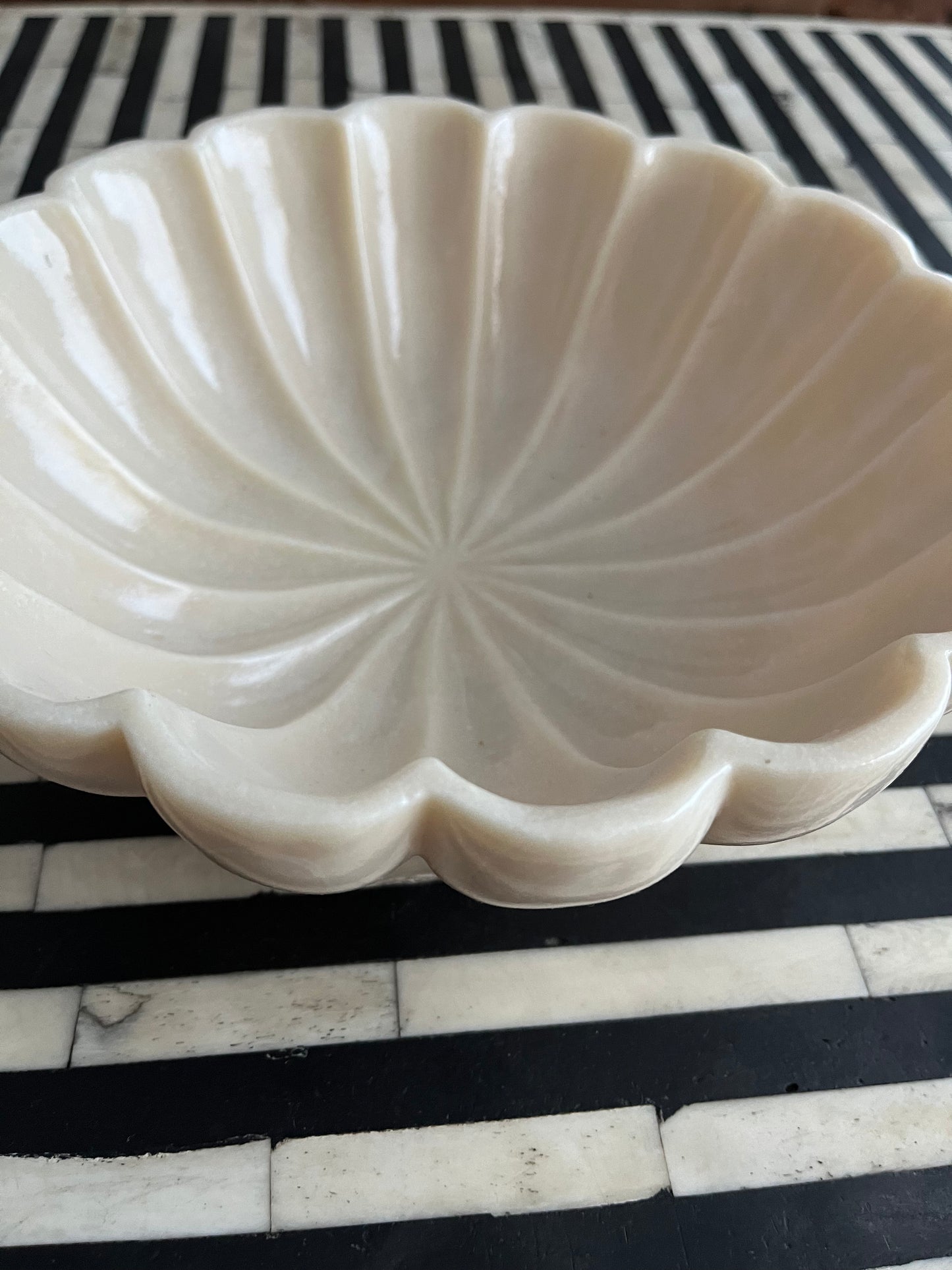 Gorgeous Shell Shaped Bowl with Decorative Orbs Set 1