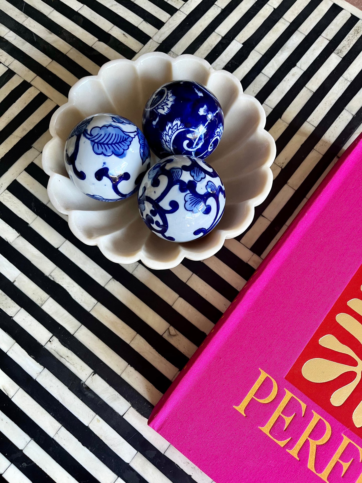 Gorgeous Shell Shaped Bowl with Decorative Orbs Set 1