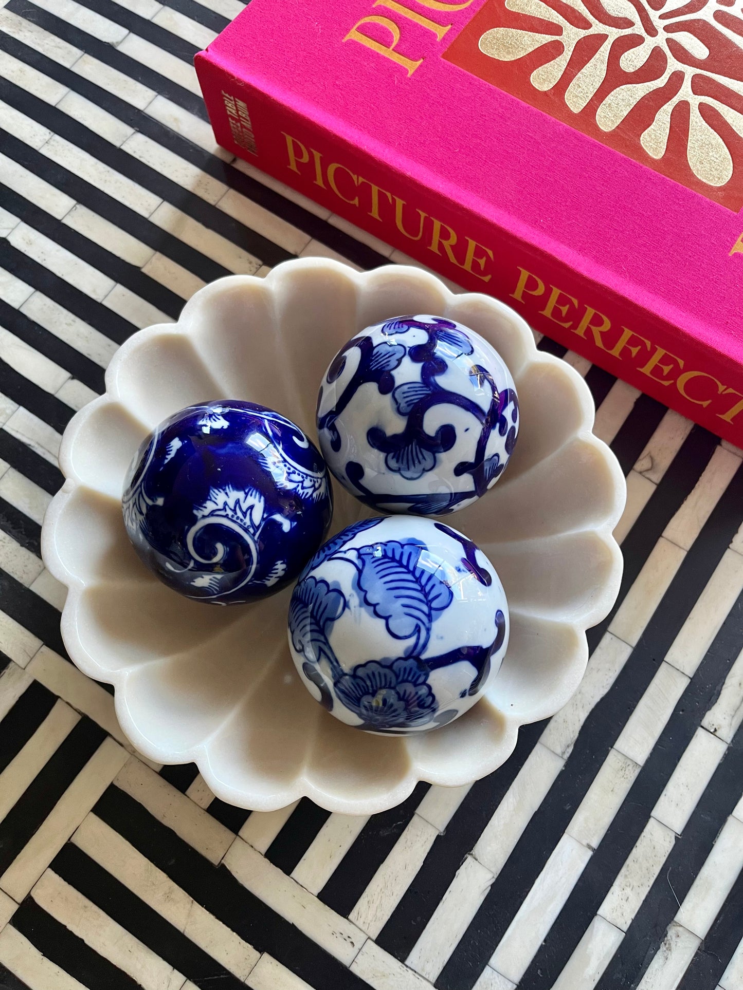 Gorgeous Shell Shaped Bowl with Decorative Orbs Set 1