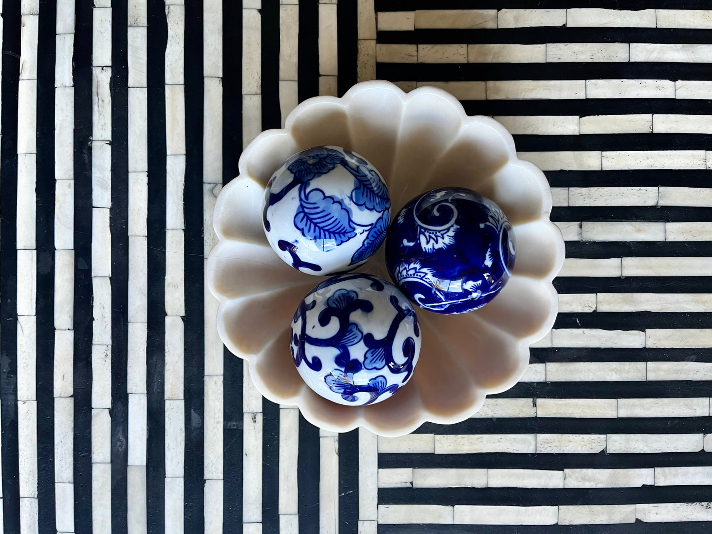 Gorgeous Shell Shaped Bowl with Decorative Orbs Set 1