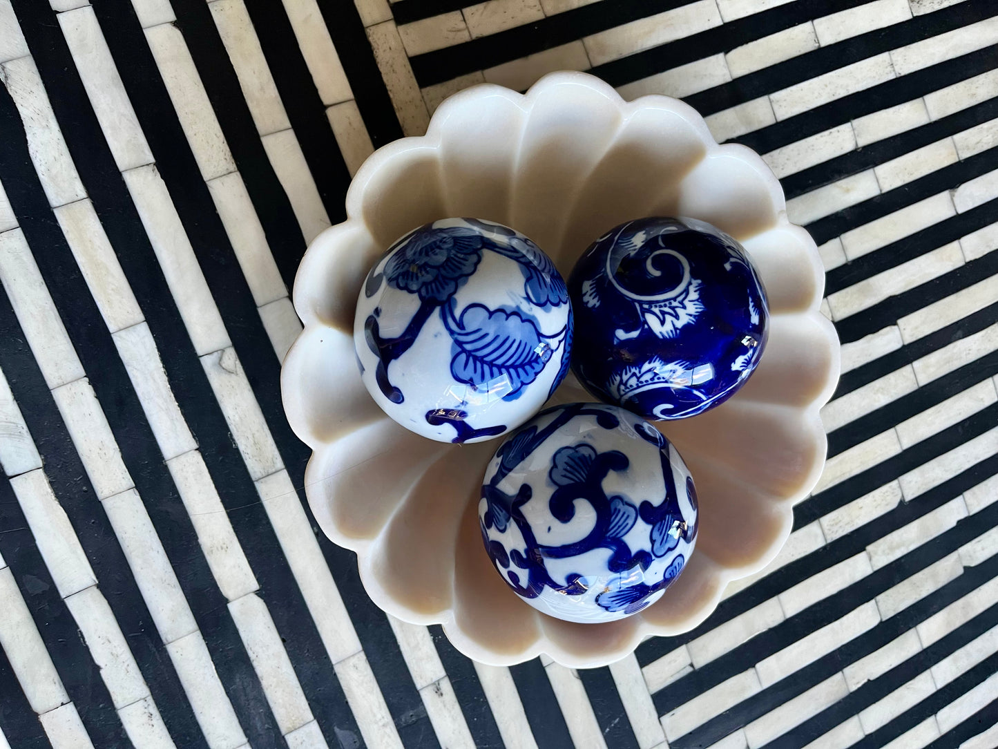 Gorgeous Shell Shaped Bowl with Decorative Orbs Set 1