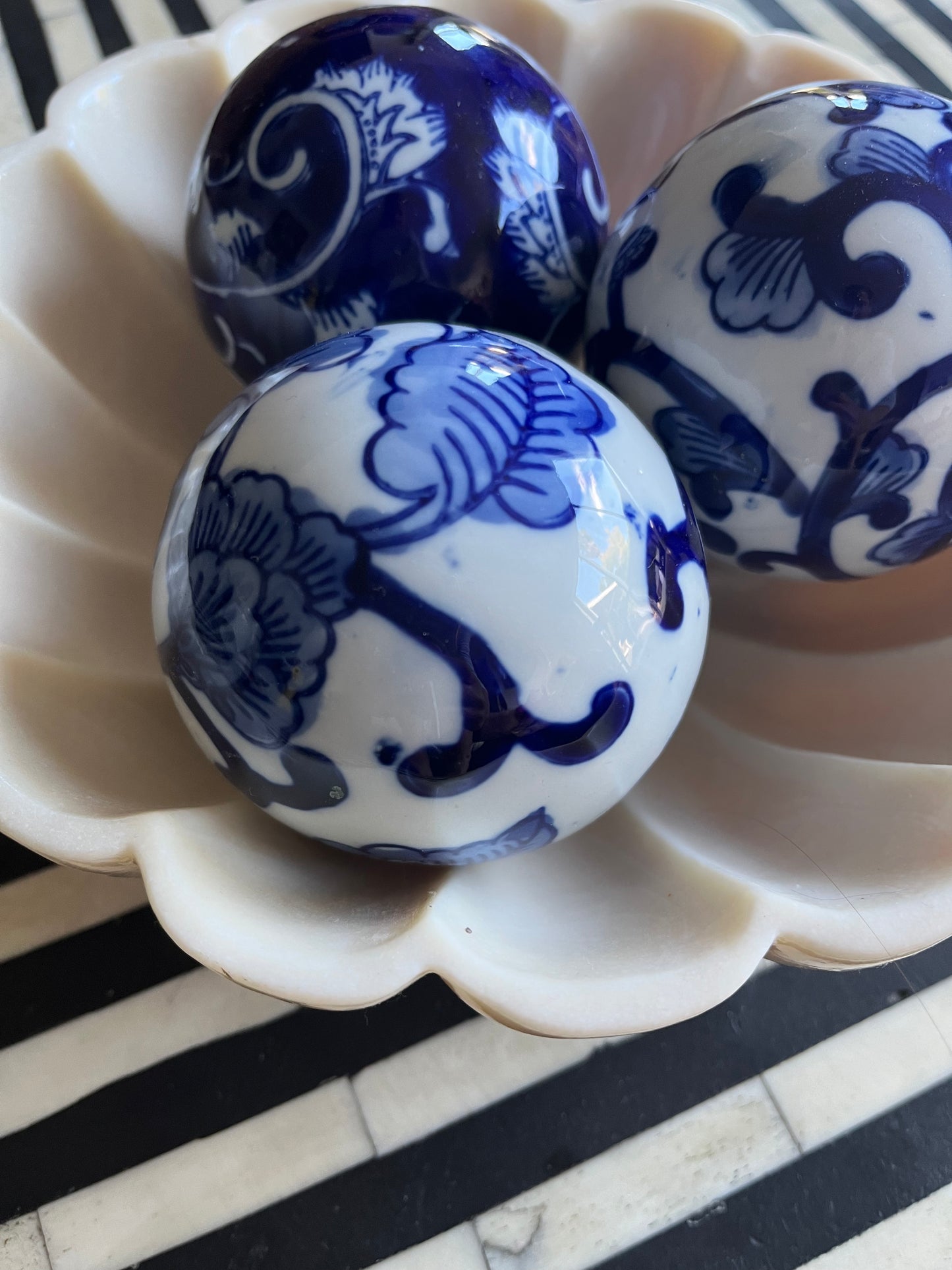 Gorgeous Shell Shaped Bowl with Decorative Orbs Set 1