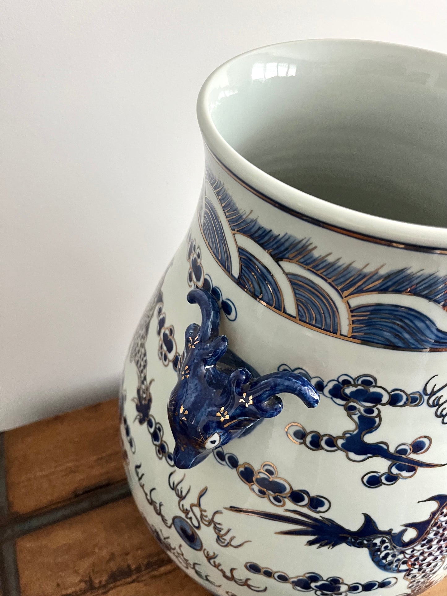 Large and Beautiful Oriental Vase/ Umbrella Stand