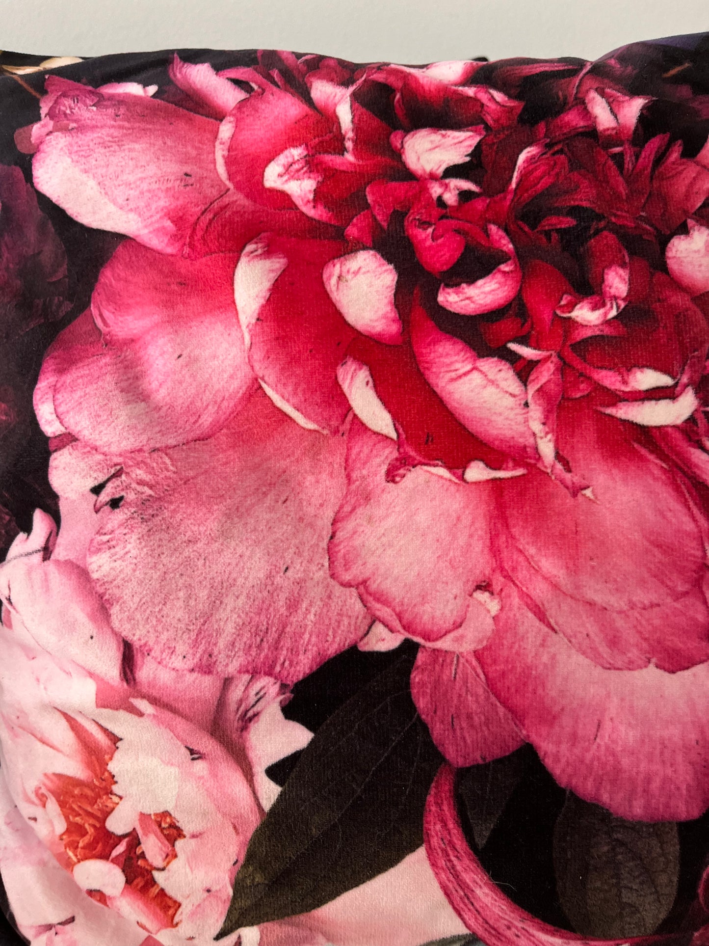 Set of 5 x beautiful floral cushions