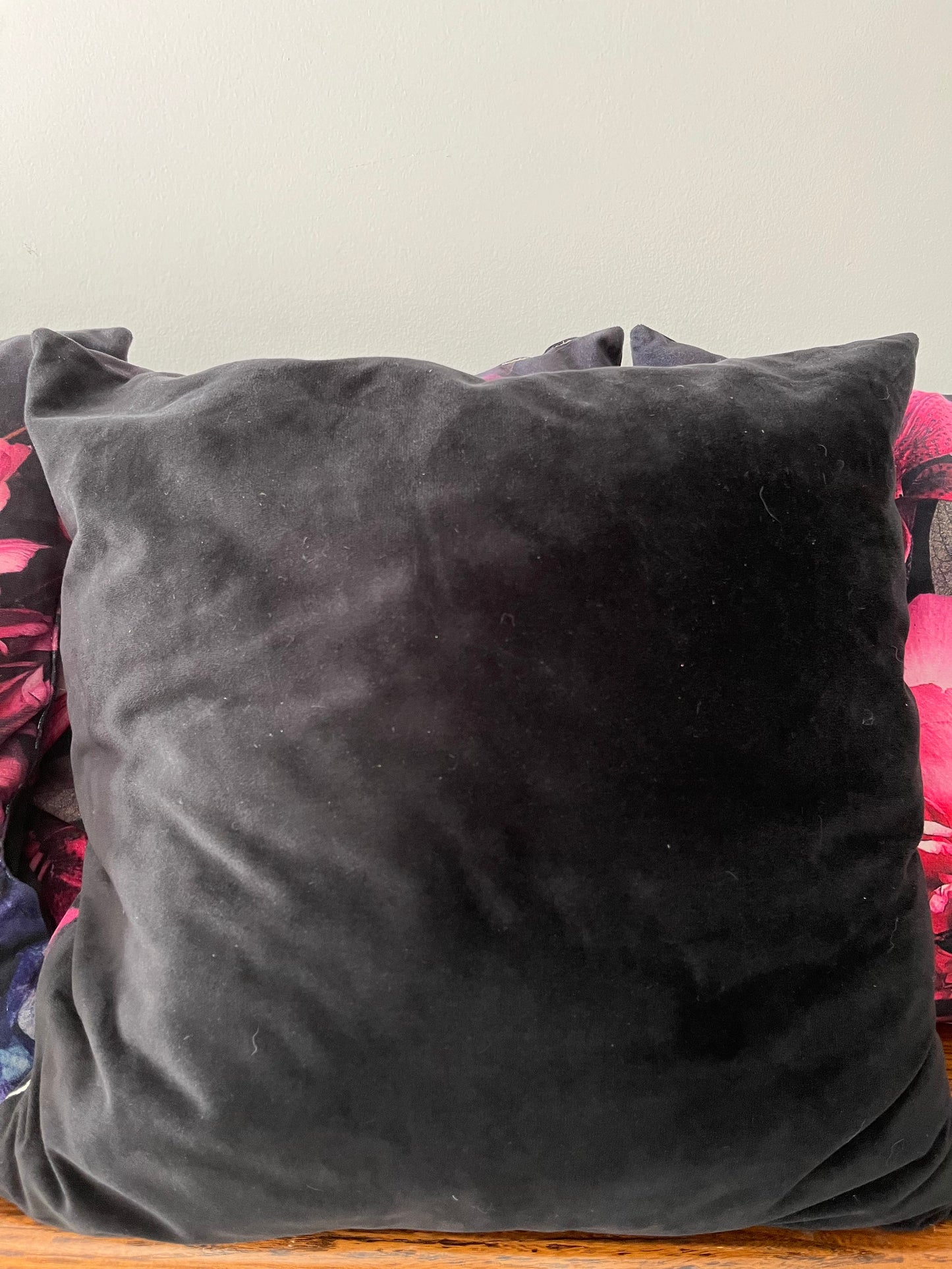 Set of 5 x beautiful floral cushions
