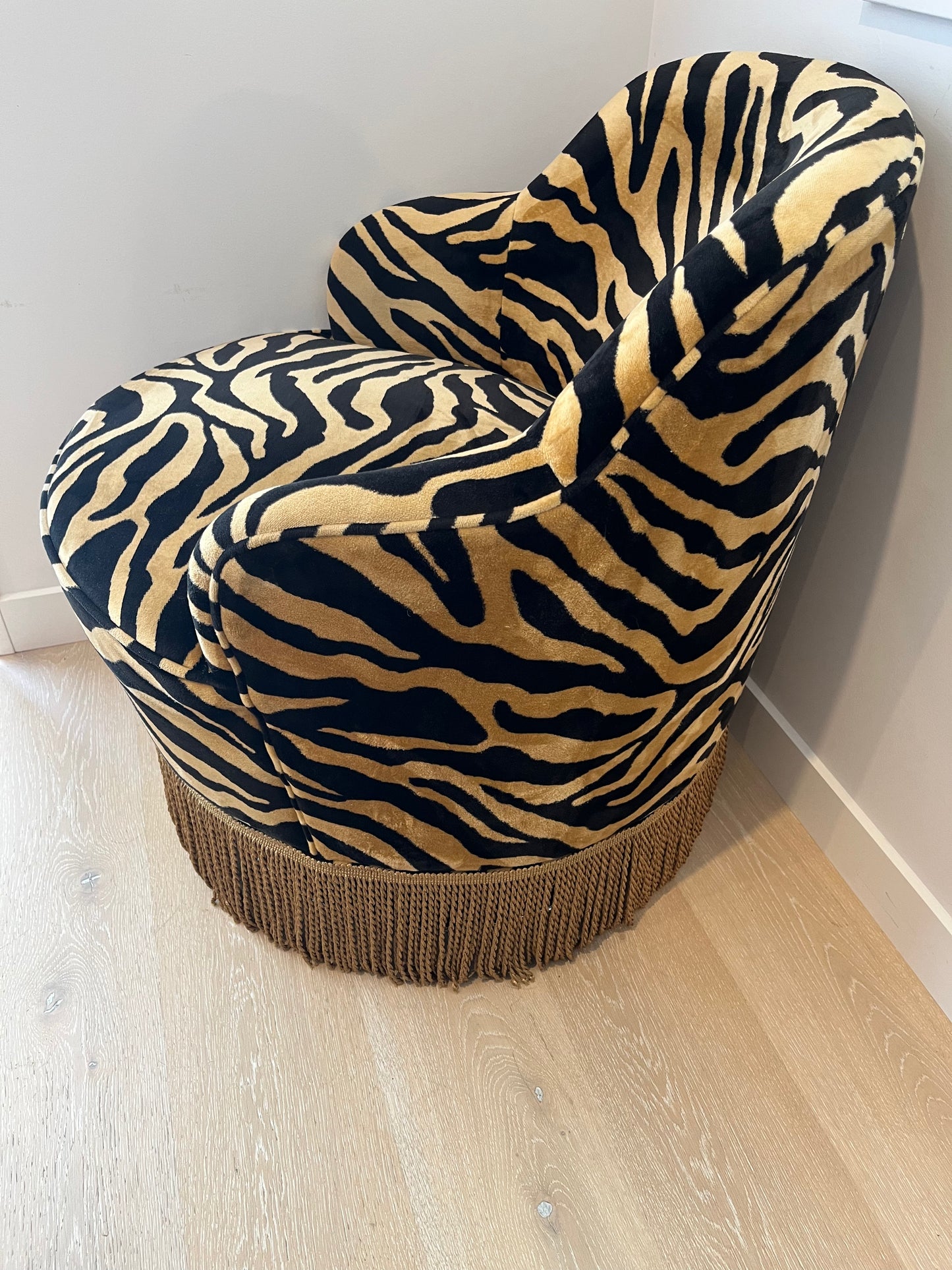 Rembrandt Tiffany Swivel Chair with fringe