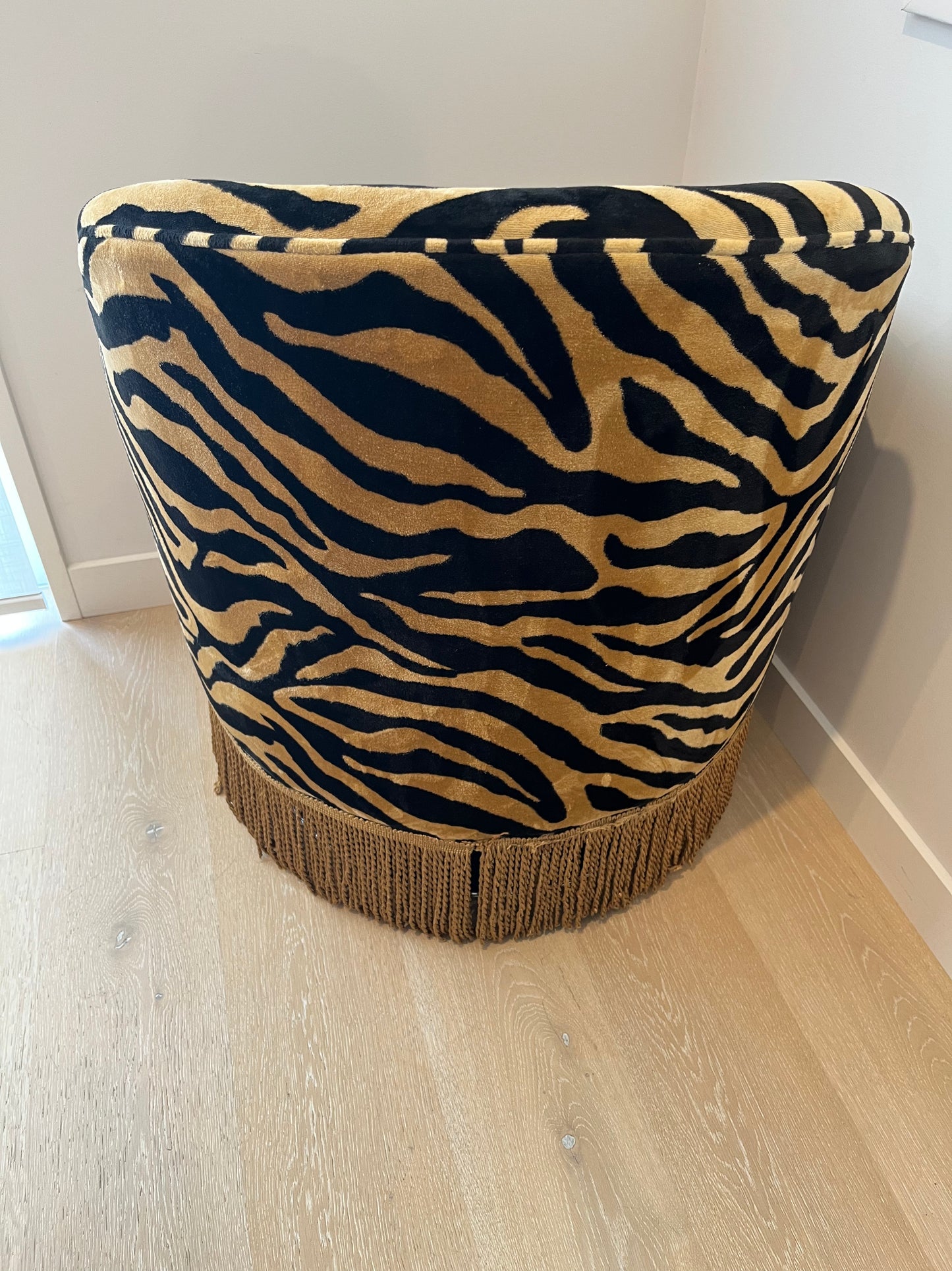 Rembrandt Tiffany Swivel Chair with fringe