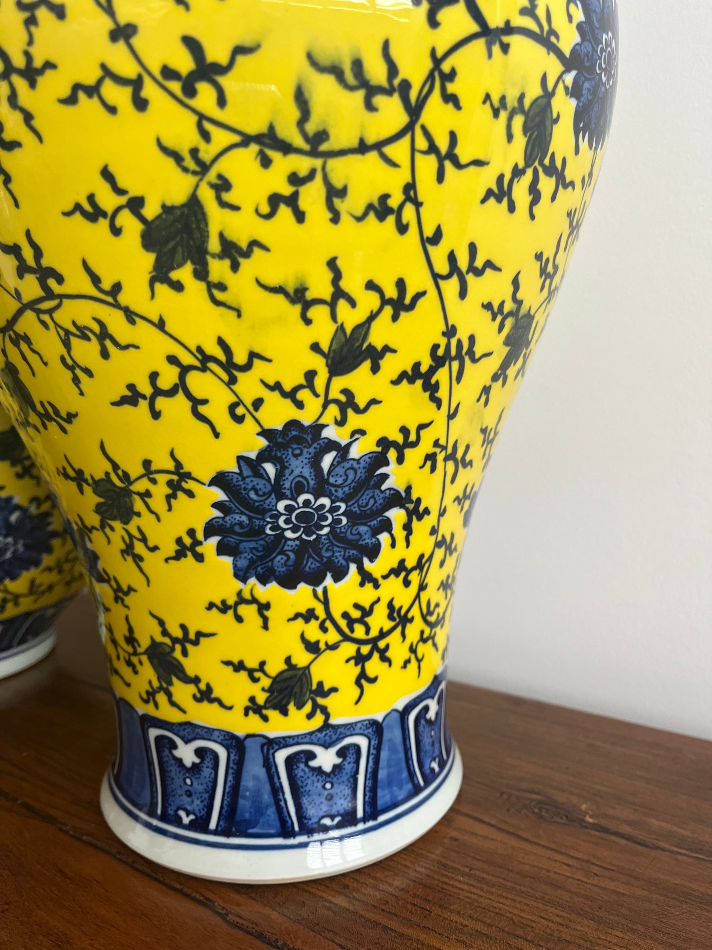 Pair of Pretty Chinese Porcelain Vases