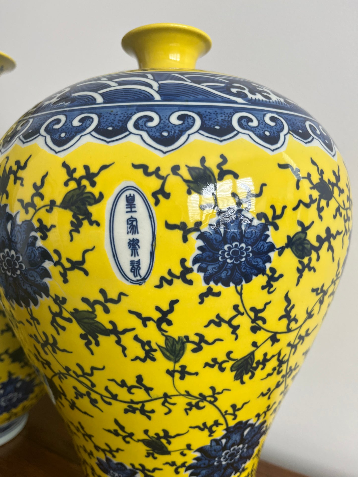 Pair of Pretty Chinese Porcelain Vases