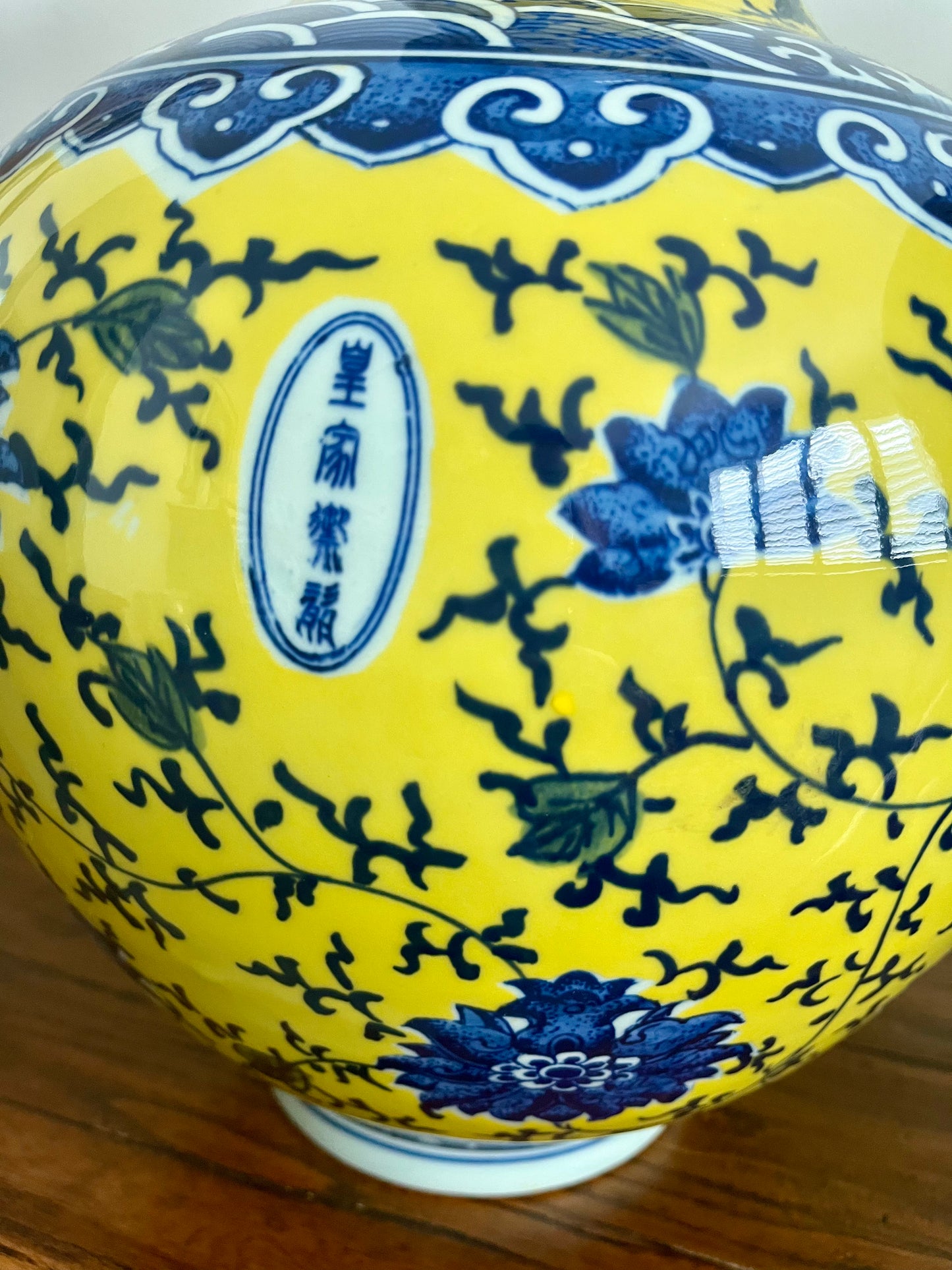Pair of Pretty Chinese Porcelain Vases