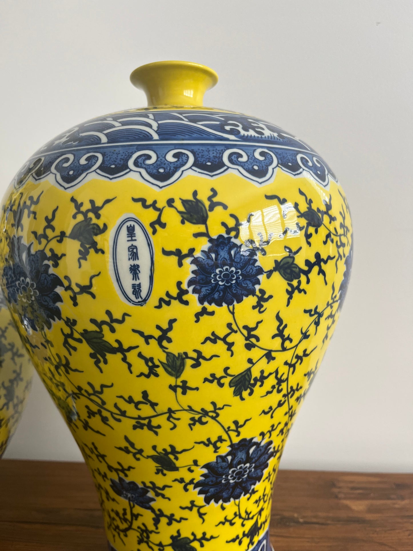 Pair of Pretty Chinese Porcelain Vases