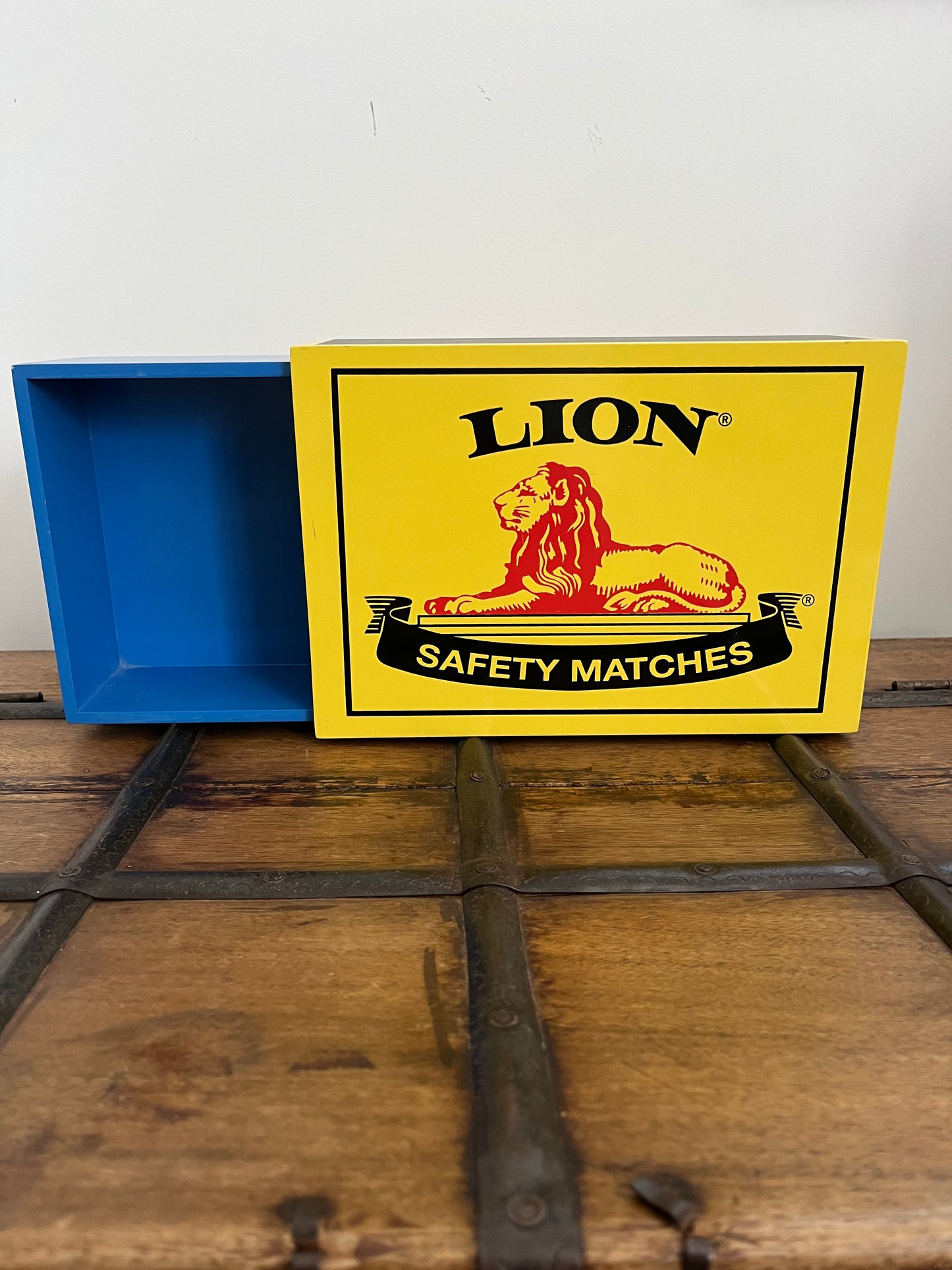 Retro Lion Safety Matches Wooden Storage Box