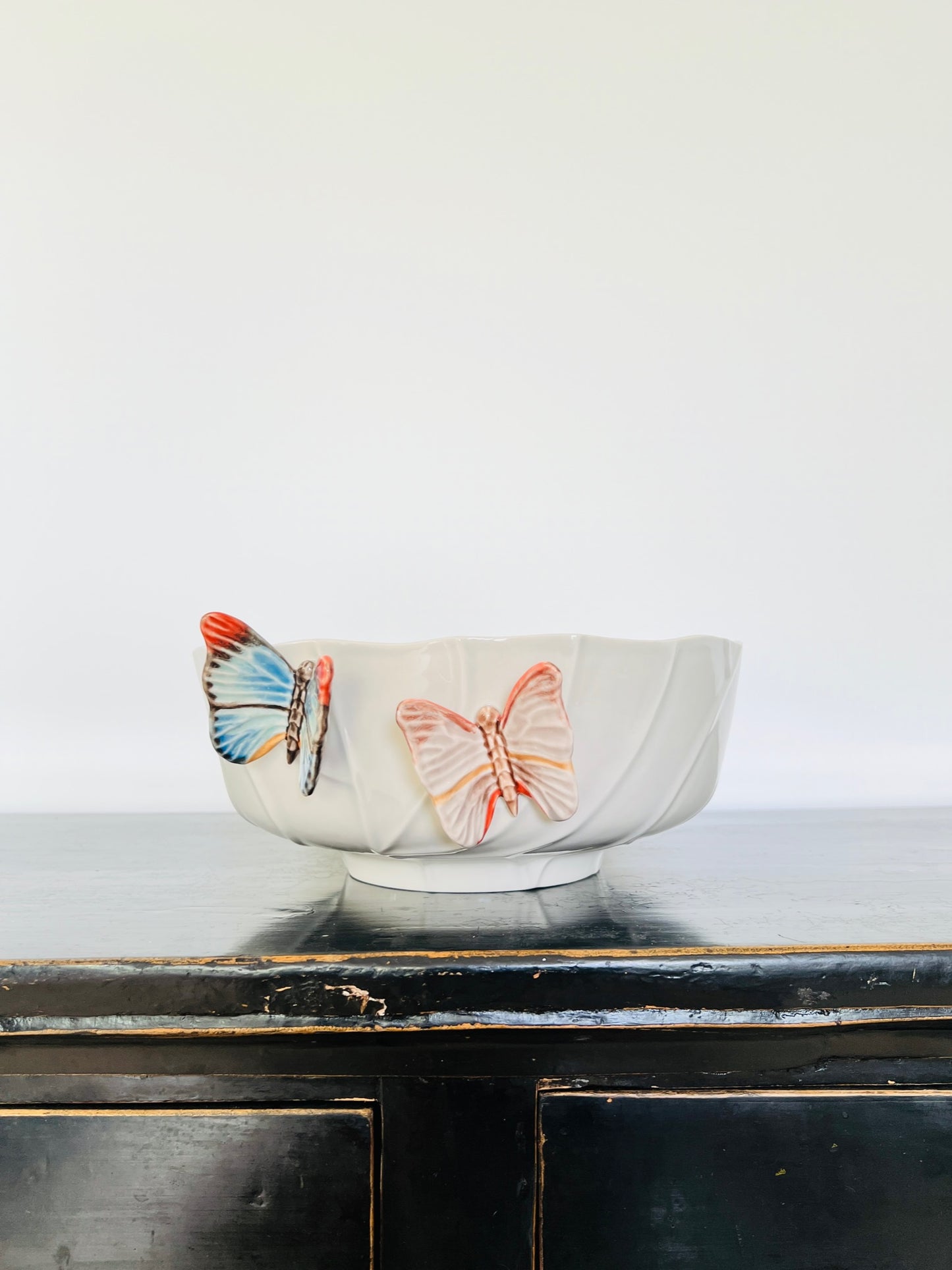 Beautiful Bordallo Pinheiro Cloudy Butterflies - Salad Bowl 4l