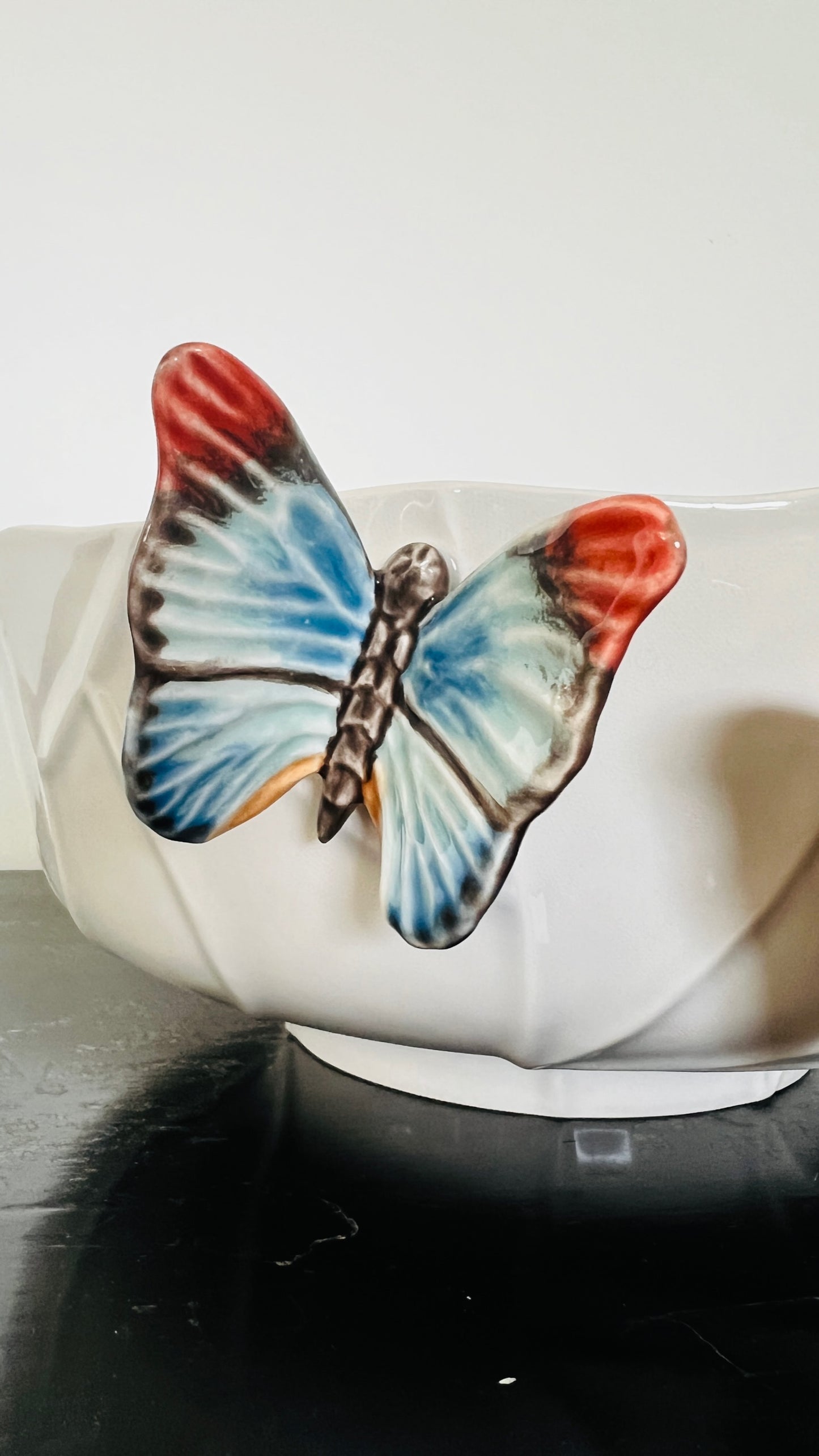 Beautiful Bordallo Pinheiro Cloudy Butterflies - Salad Bowl 4l