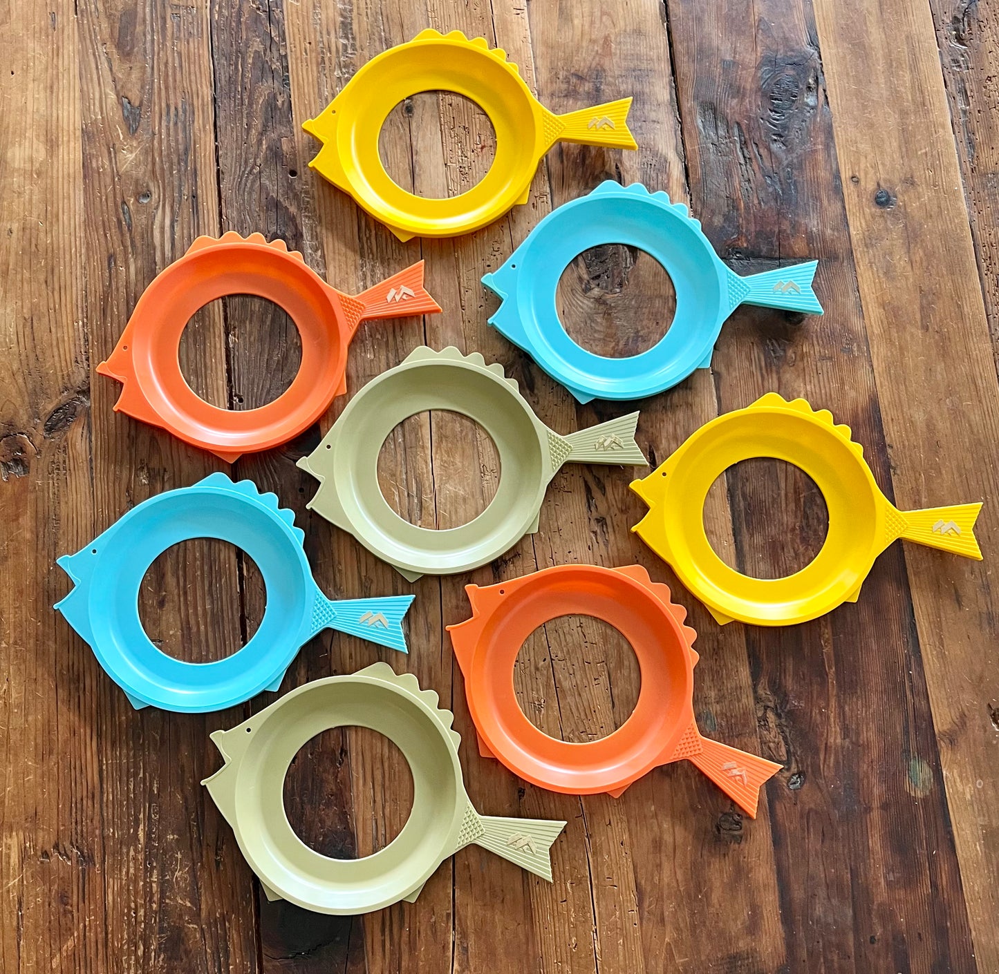 Retro Fish Paper Plate Holders x 8