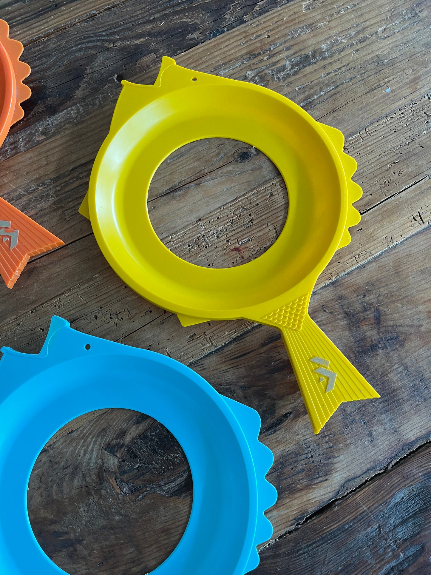 Retro Fish Paper Plate Holders x 8