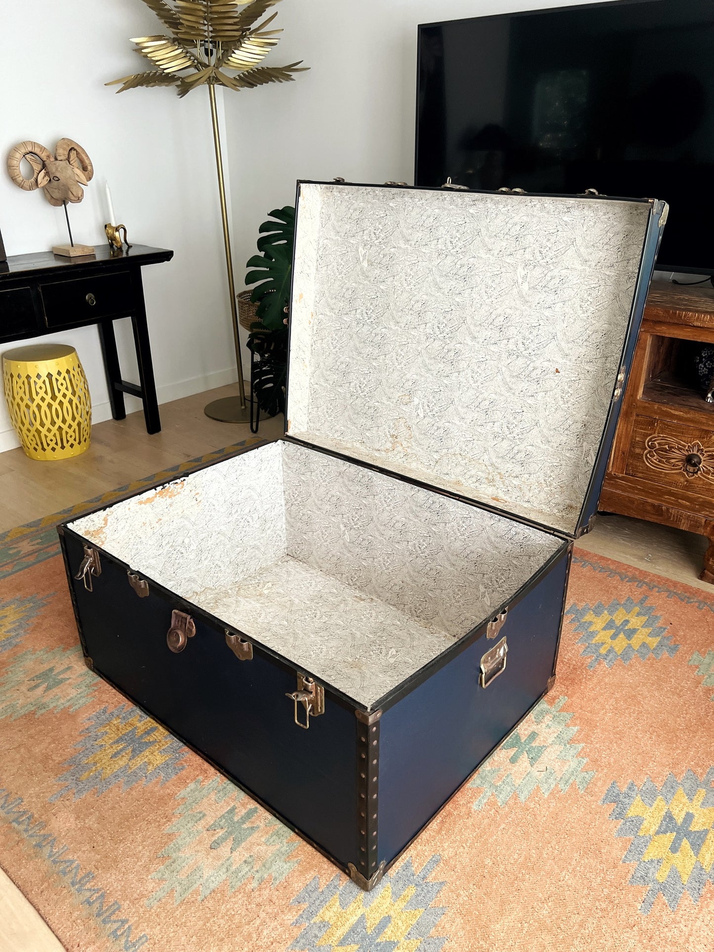 Awesome Blue Vintage Steamer Trunk