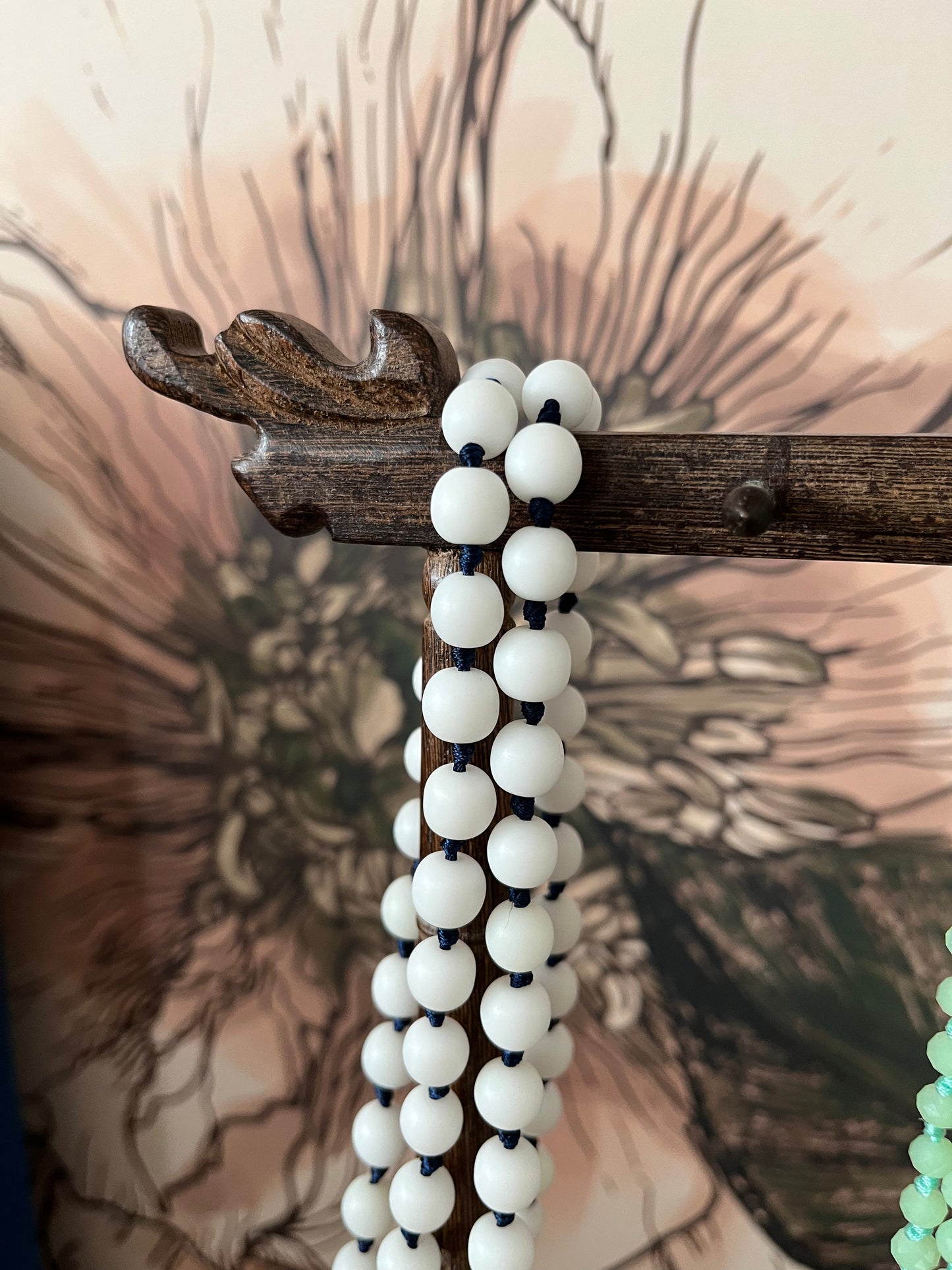 Lovely Oriental Wooden Jewellery Stand