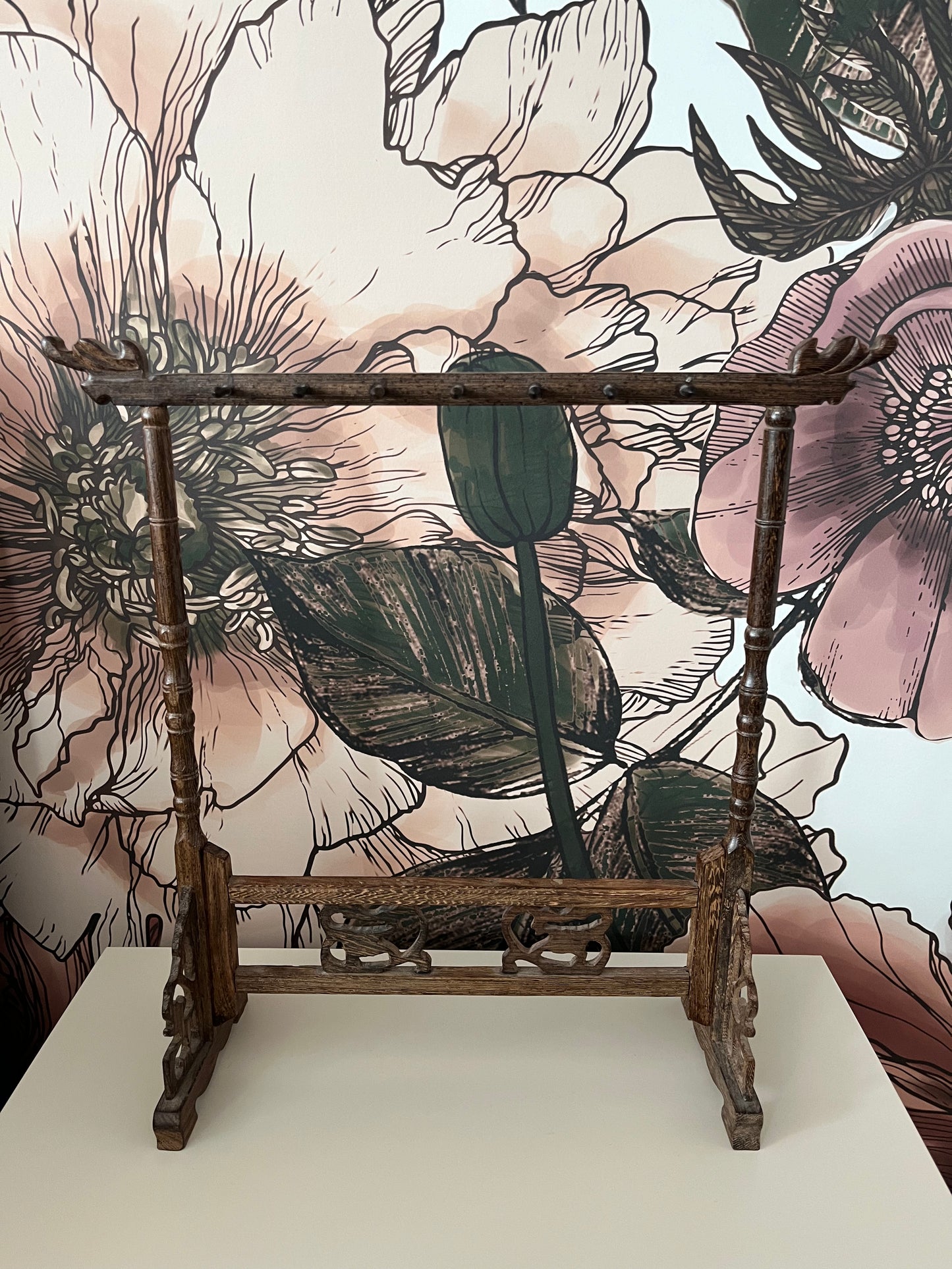 Lovely Oriental Wooden Jewellery Stand