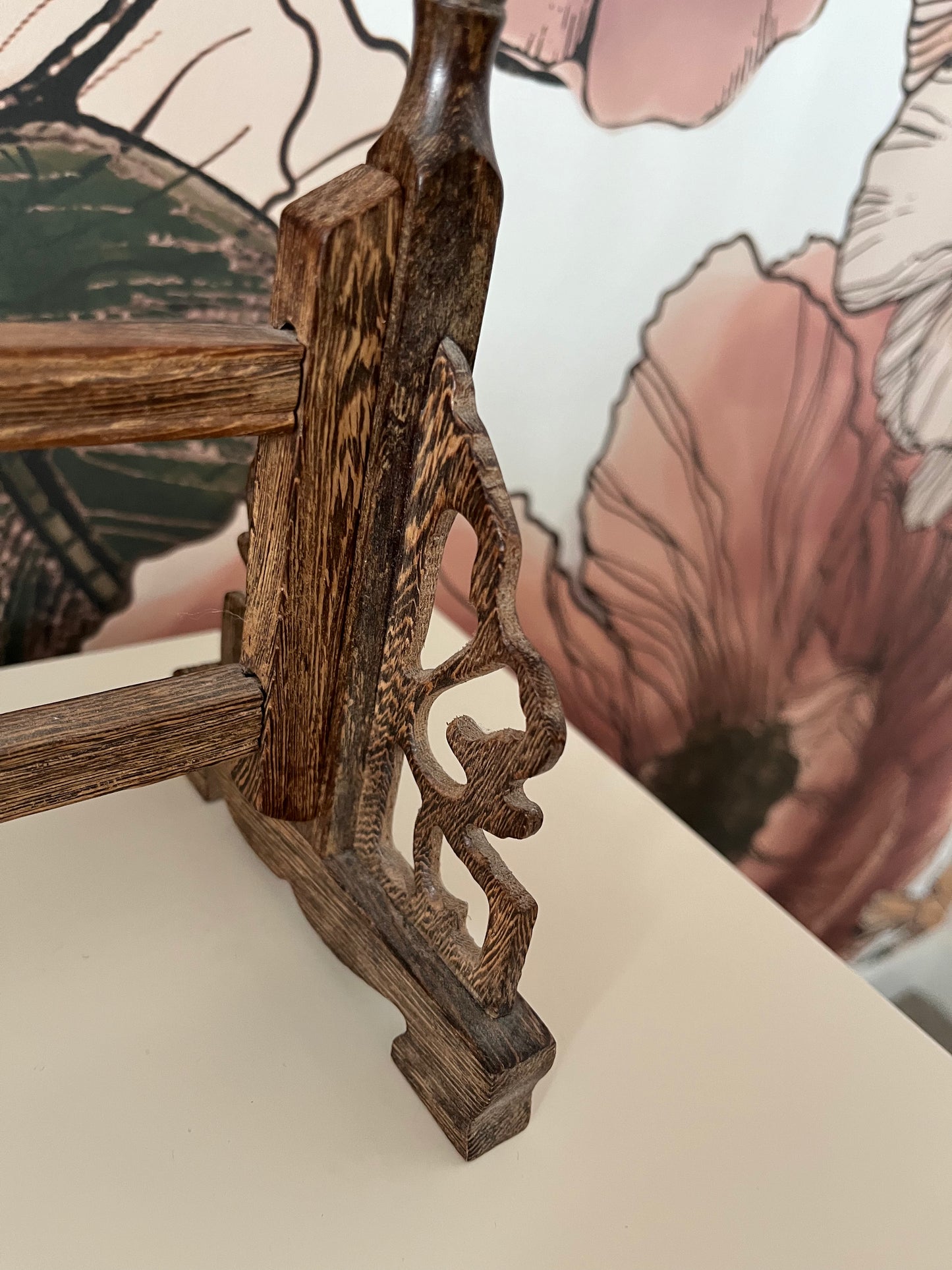 Lovely Oriental Wooden Jewellery Stand