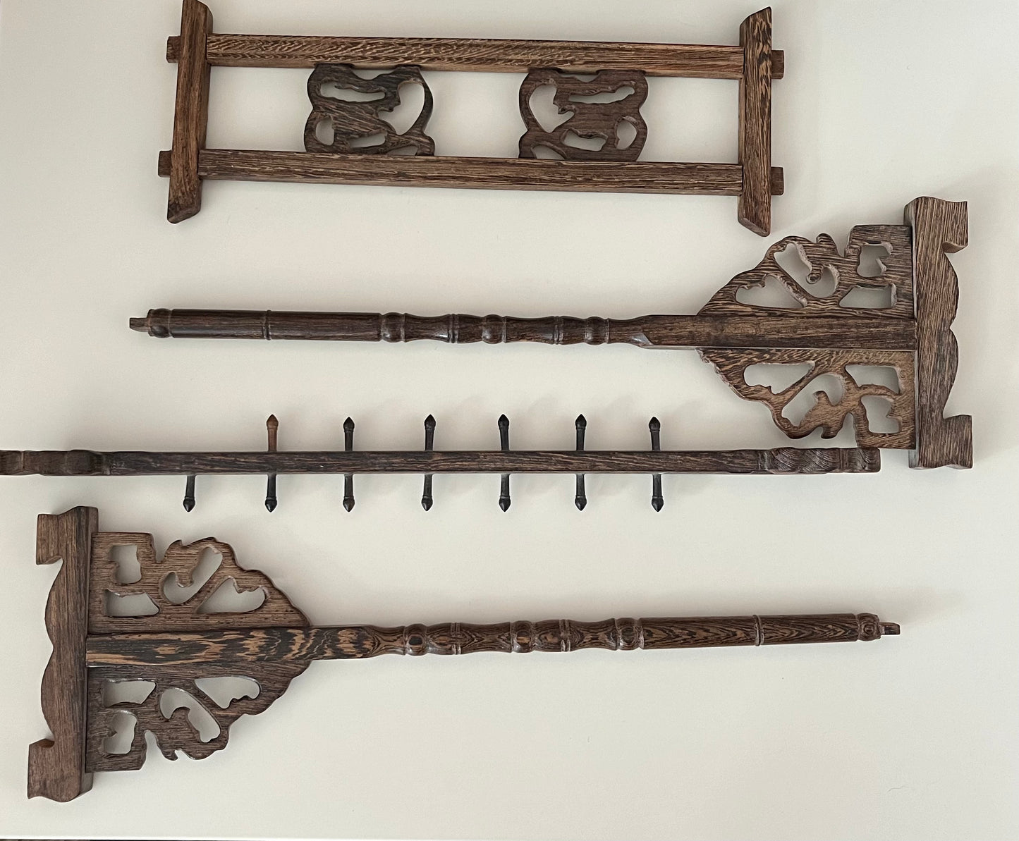 Lovely Oriental Wooden Jewellery Stand