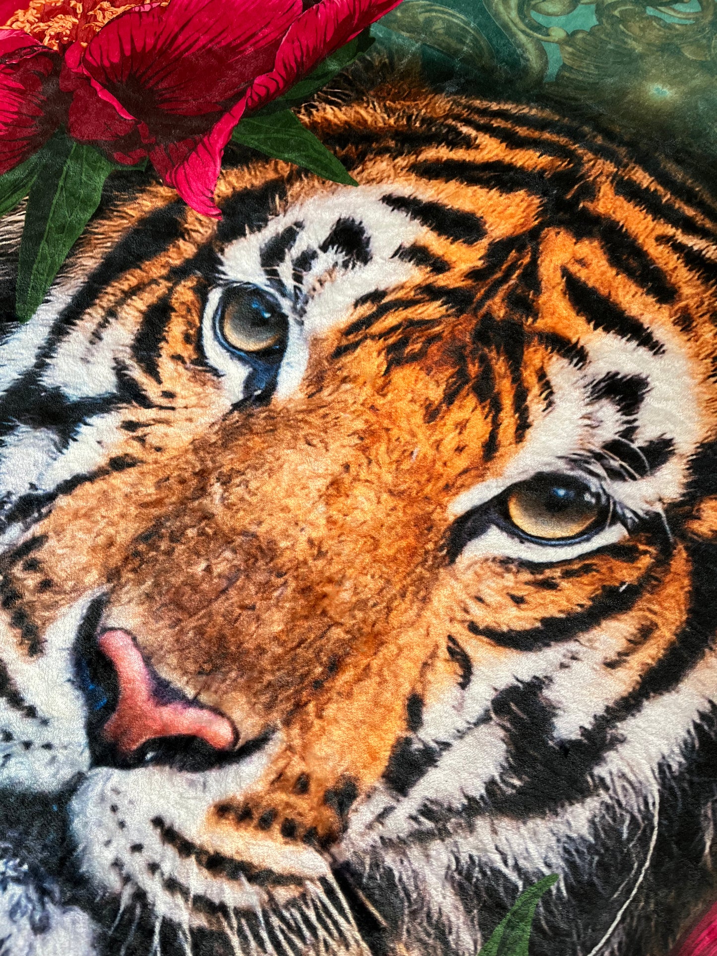 Stunning Victoria Jane Sherpa Peony Tiger Blanket