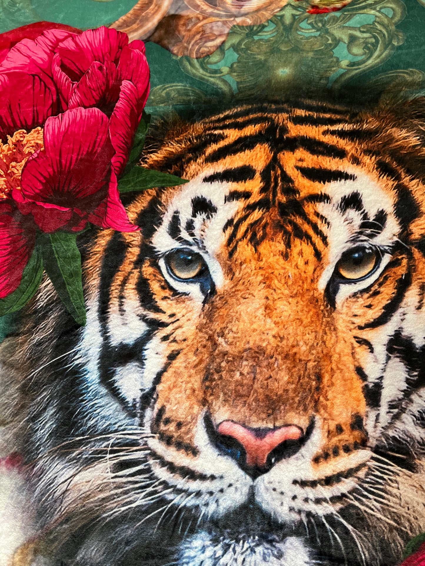 Stunning Victoria Jane Sherpa Peony Tiger Blanket