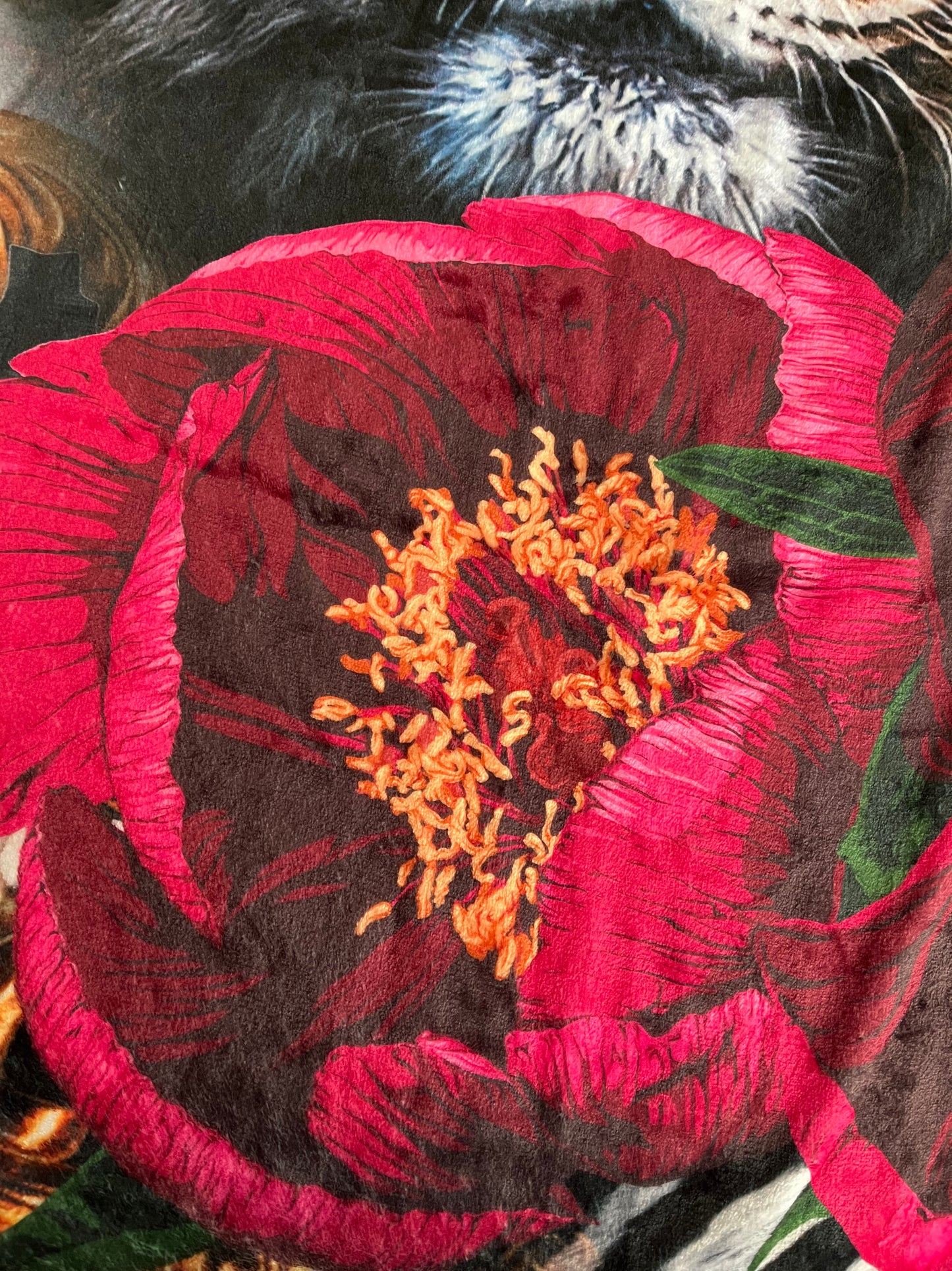 Stunning Victoria Jane Sherpa Peony Tiger Blanket