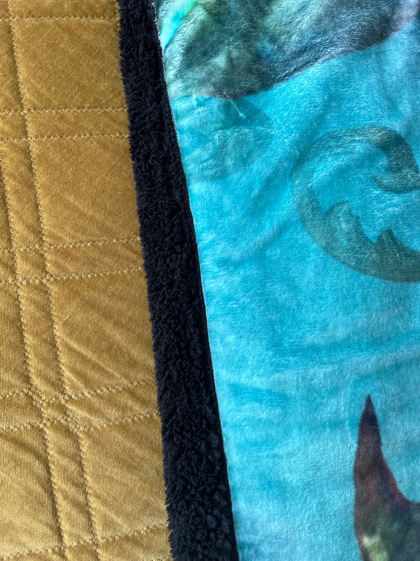 Stunning Victoria Jane Sherpa Peony Tiger Blanket