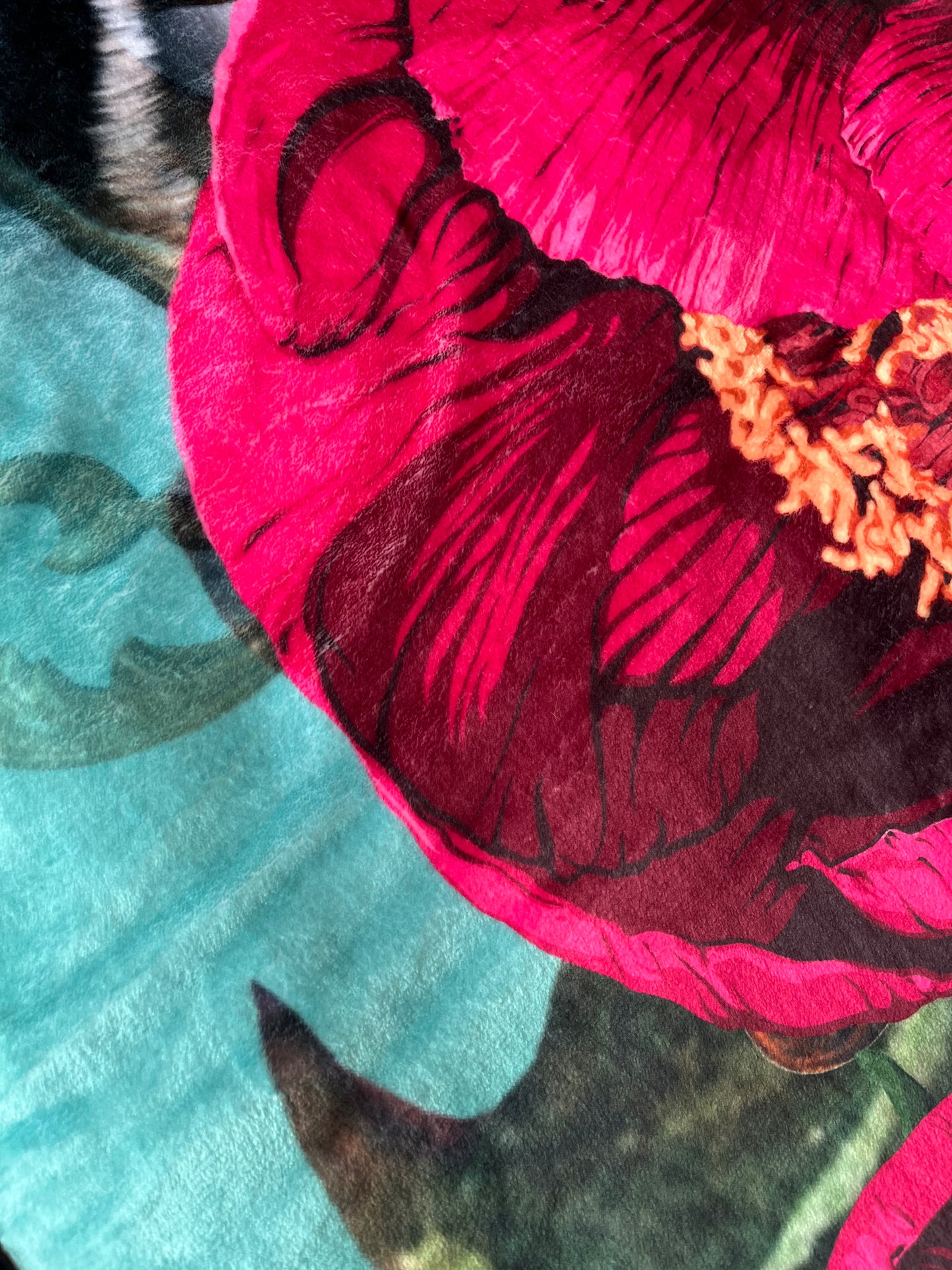 Stunning Victoria Jane Sherpa Peony Tiger Blanket