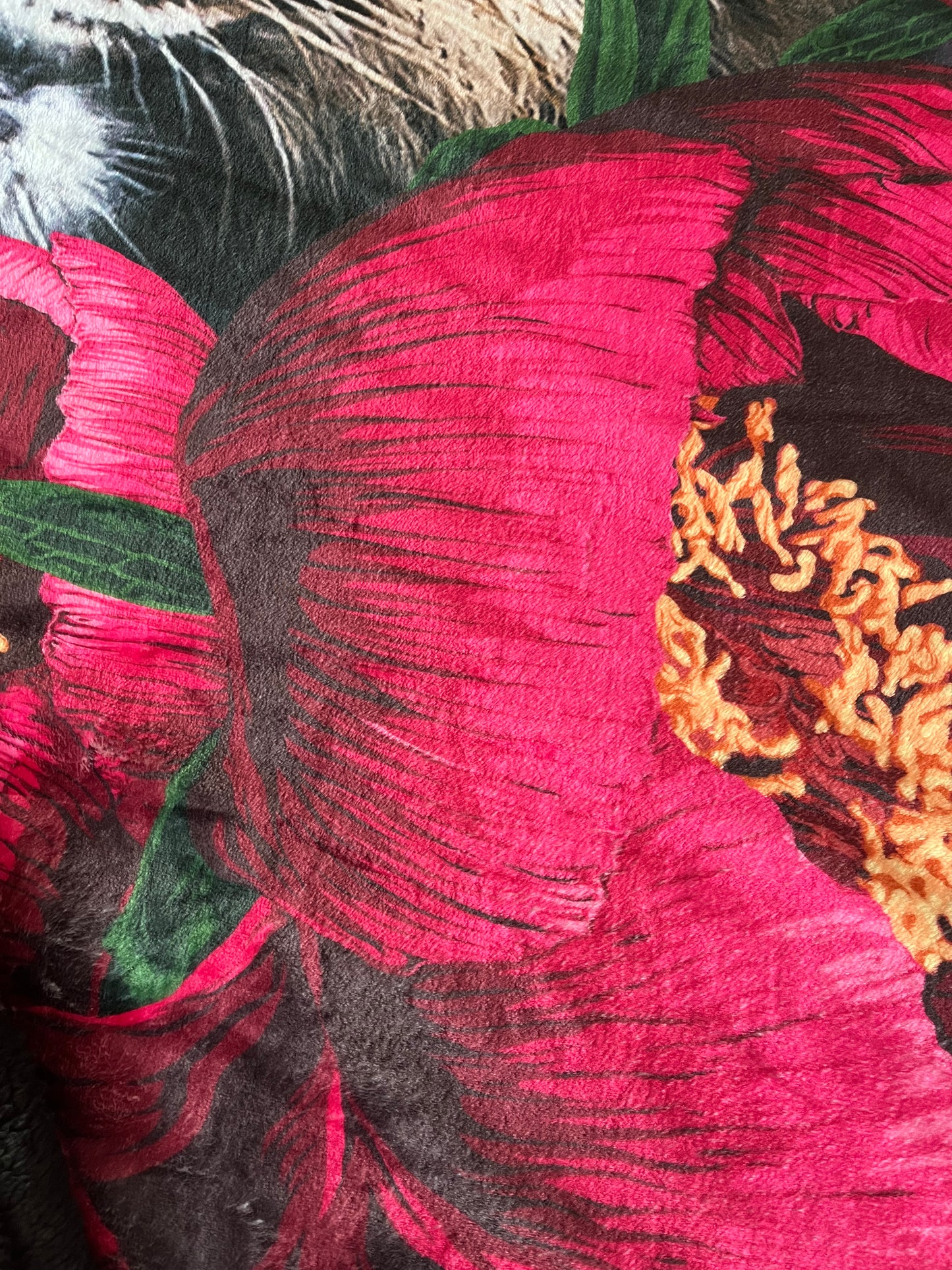 Stunning Victoria Jane Sherpa Peony Tiger Blanket
