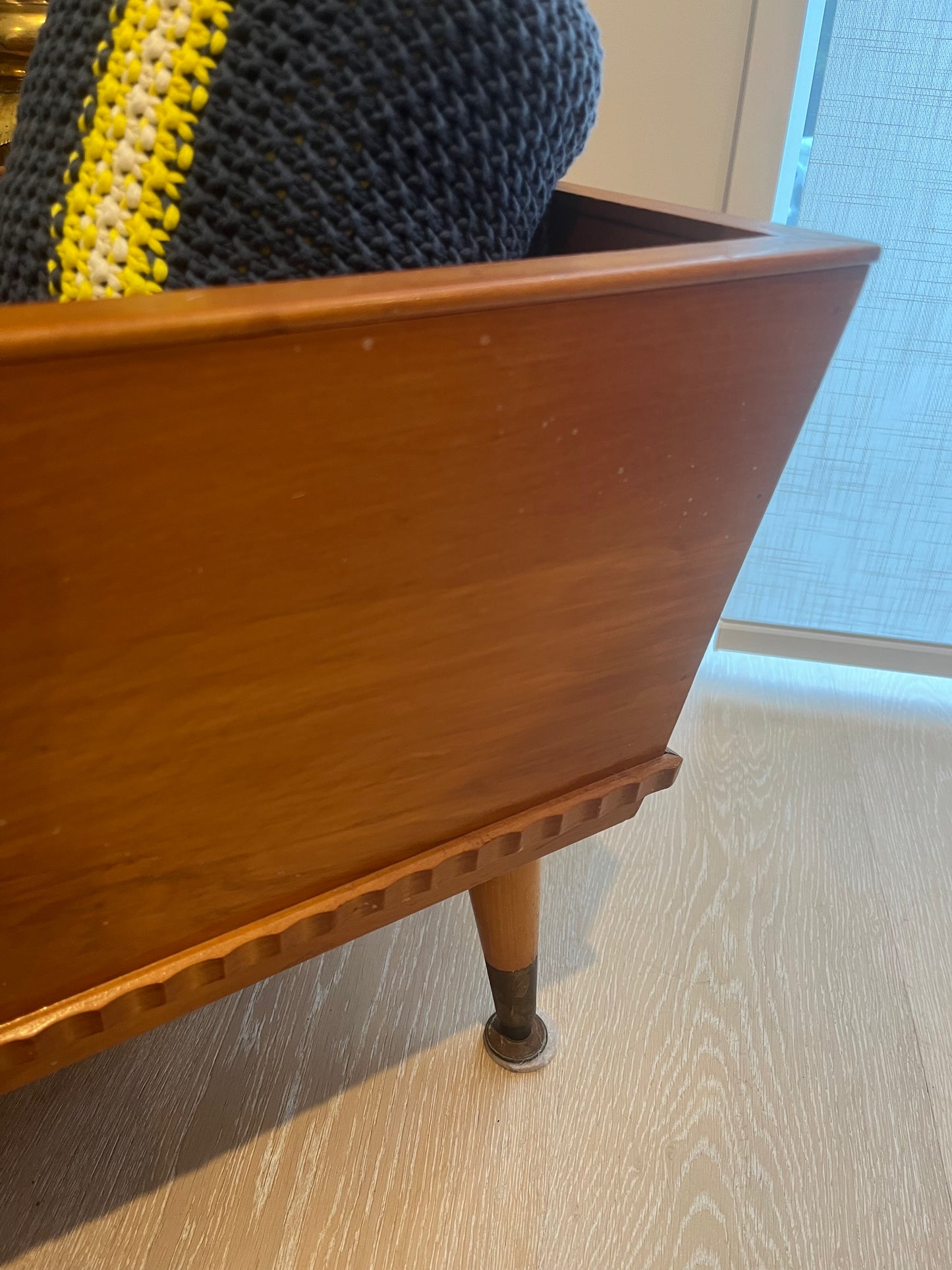 Stunning Vintage Wooden Planter Box/ Magazine Holder