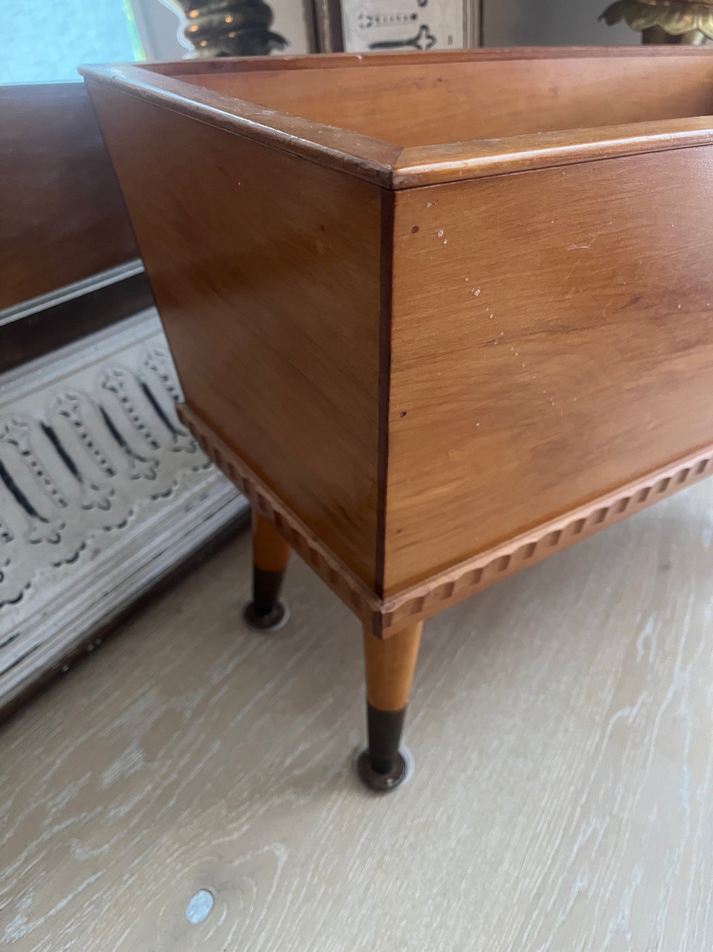 Stunning Vintage Wooden Planter Box/ Magazine Holder