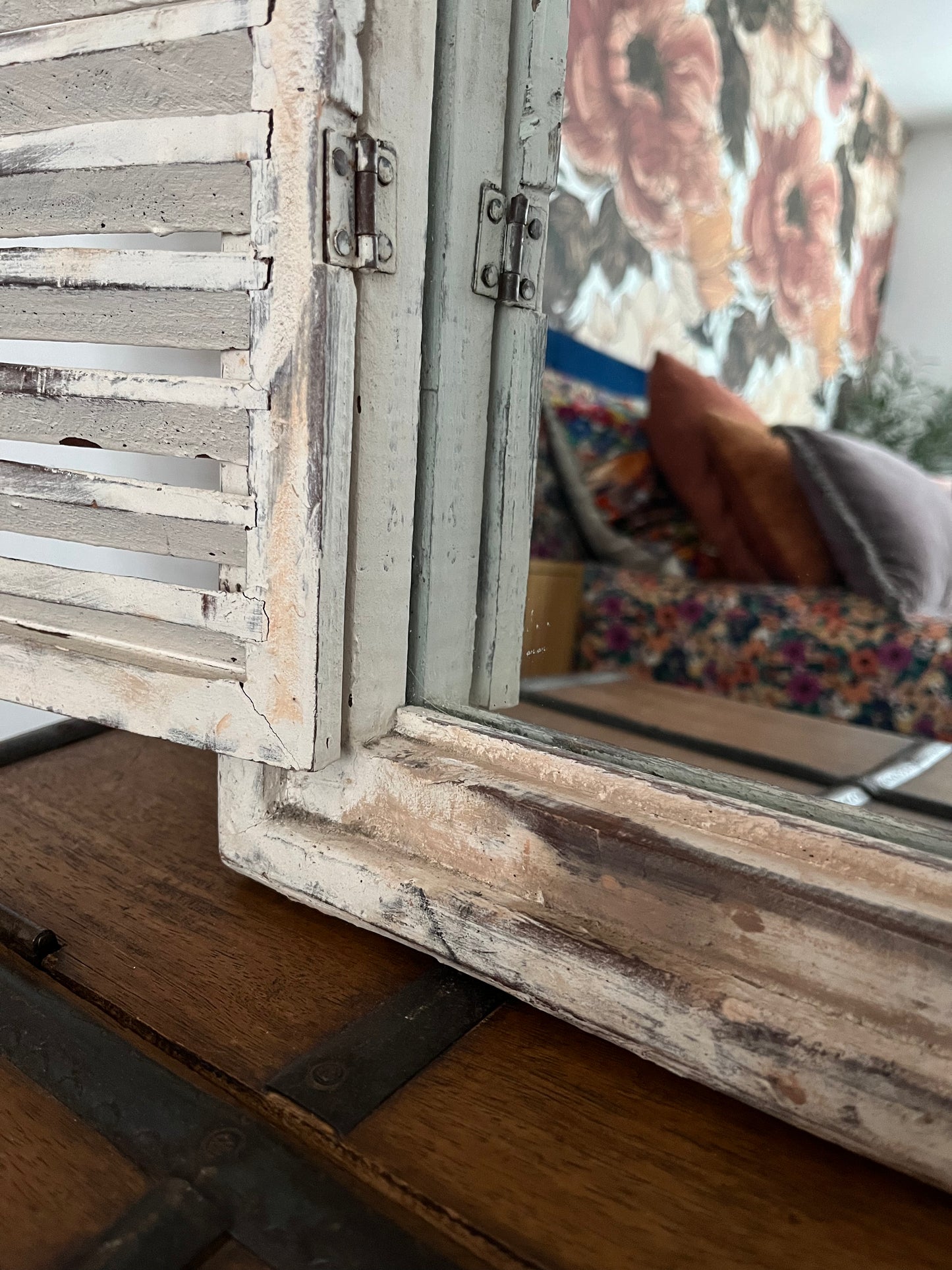Lovely Shutter Mirror