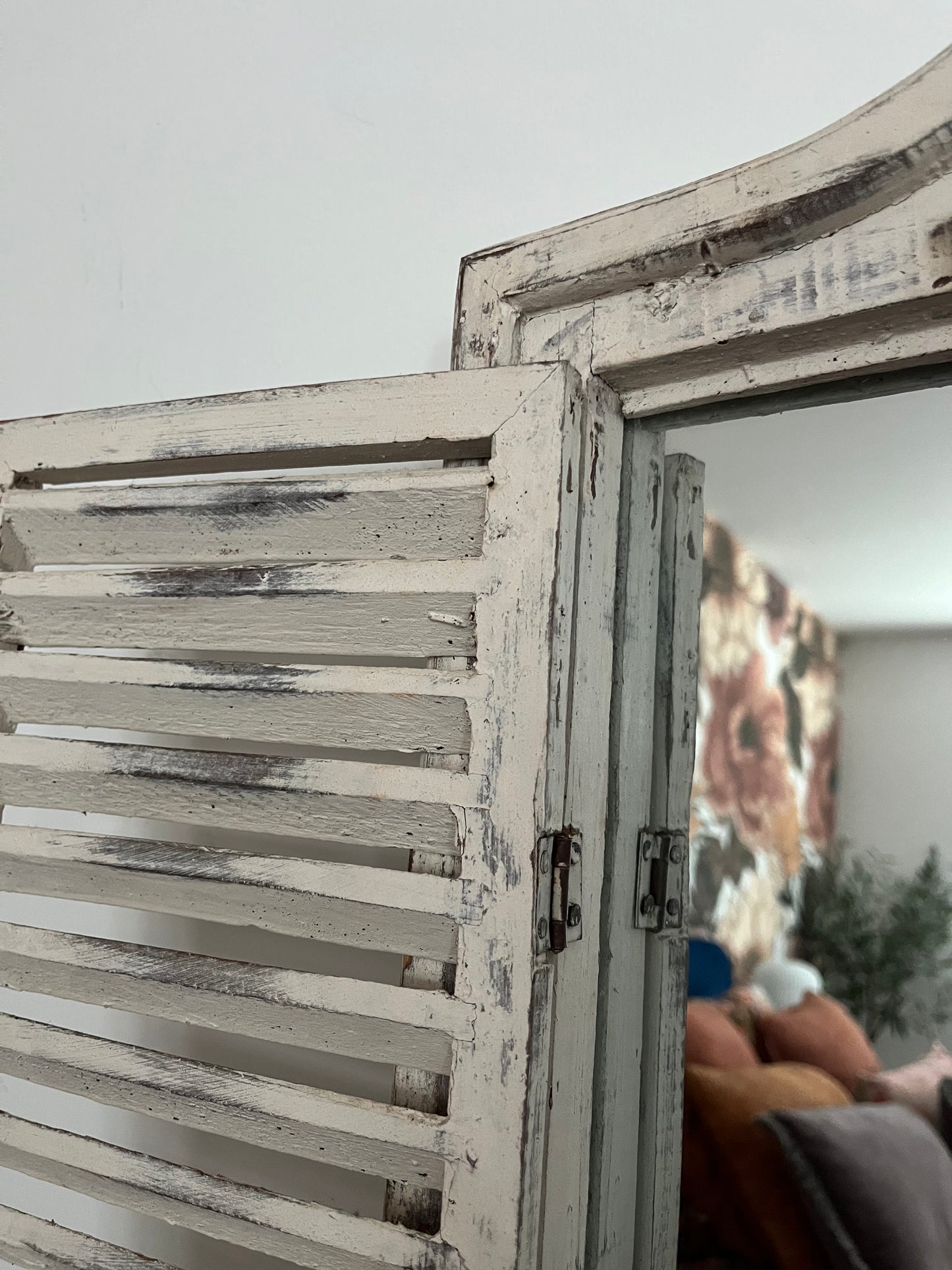 Lovely Shutter Mirror