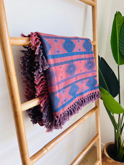 Lovely Bamboo Decor Ladder with Throw
