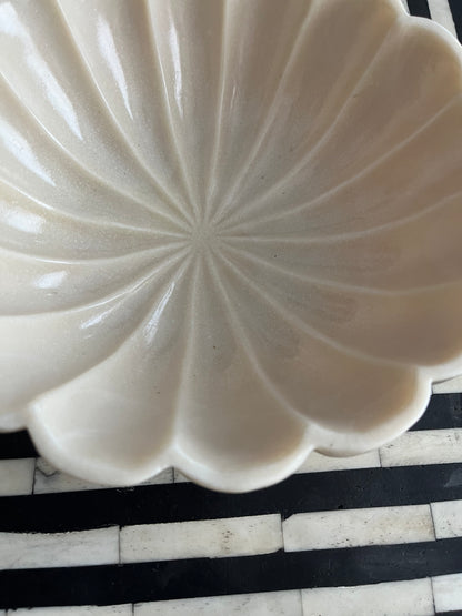 Gorgeous Shell Shaped Bowl with Decorative Orbs Set 1