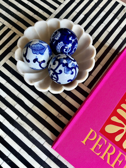 Gorgeous Shell Shaped Bowl with Decorative Orbs Set 1