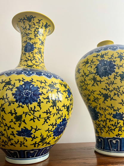 Pair of Pretty Chinese Porcelain Vases