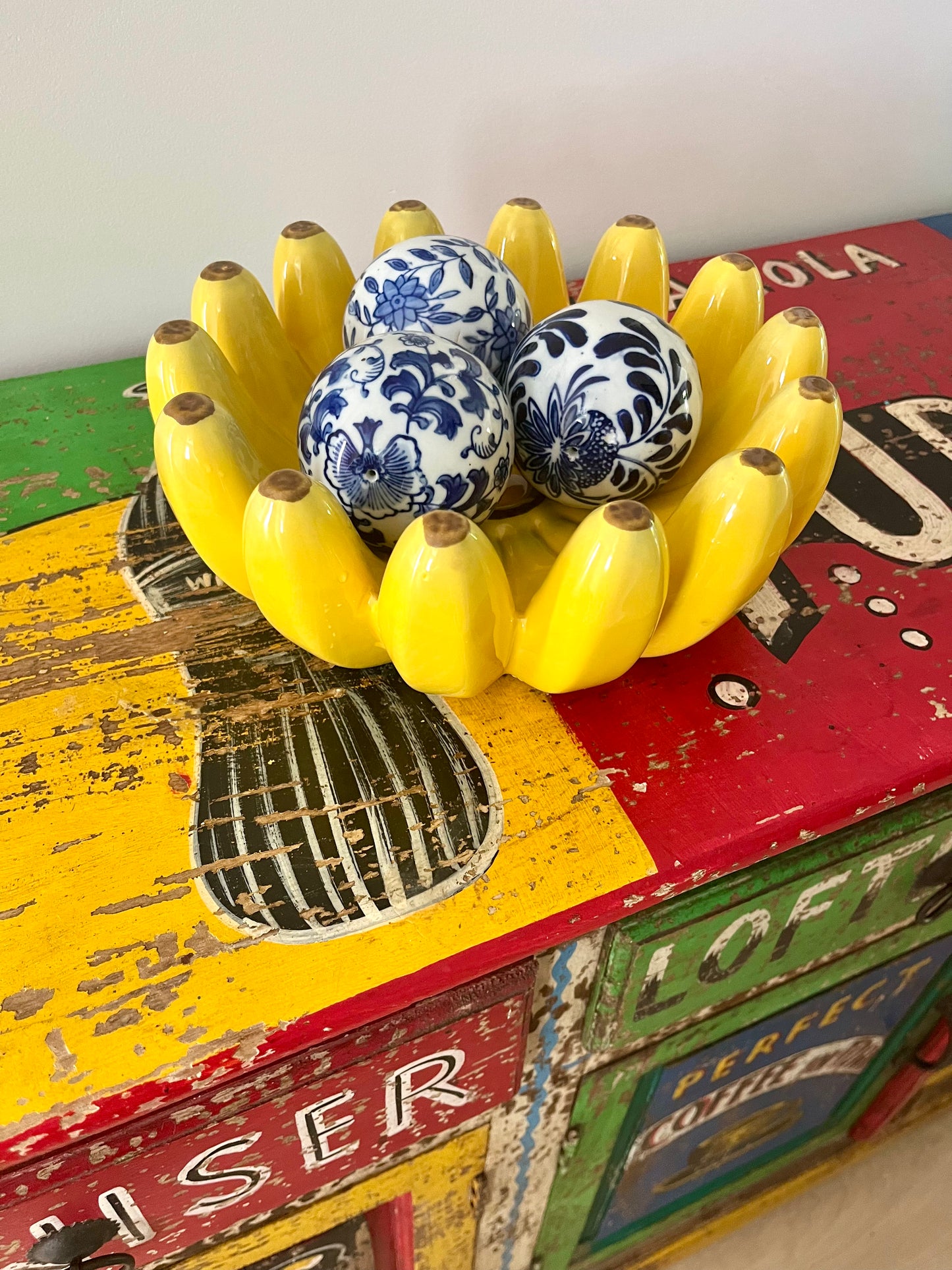 Ceramic Banana Bowl with Decorative Porcelain Balls