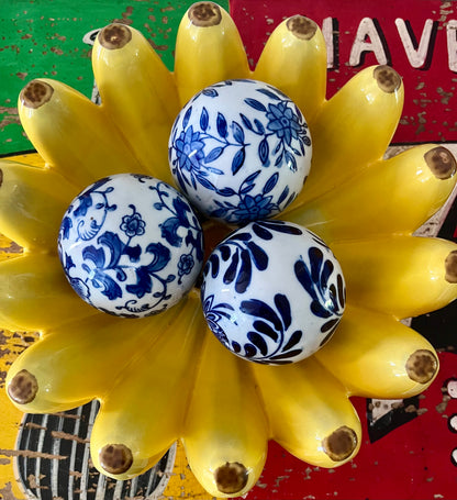 Ceramic Banana Bowl with Decorative Porcelain Balls