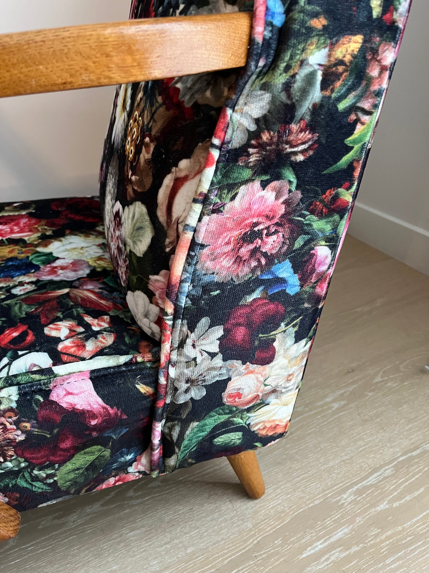Stunning Mid Century Chair