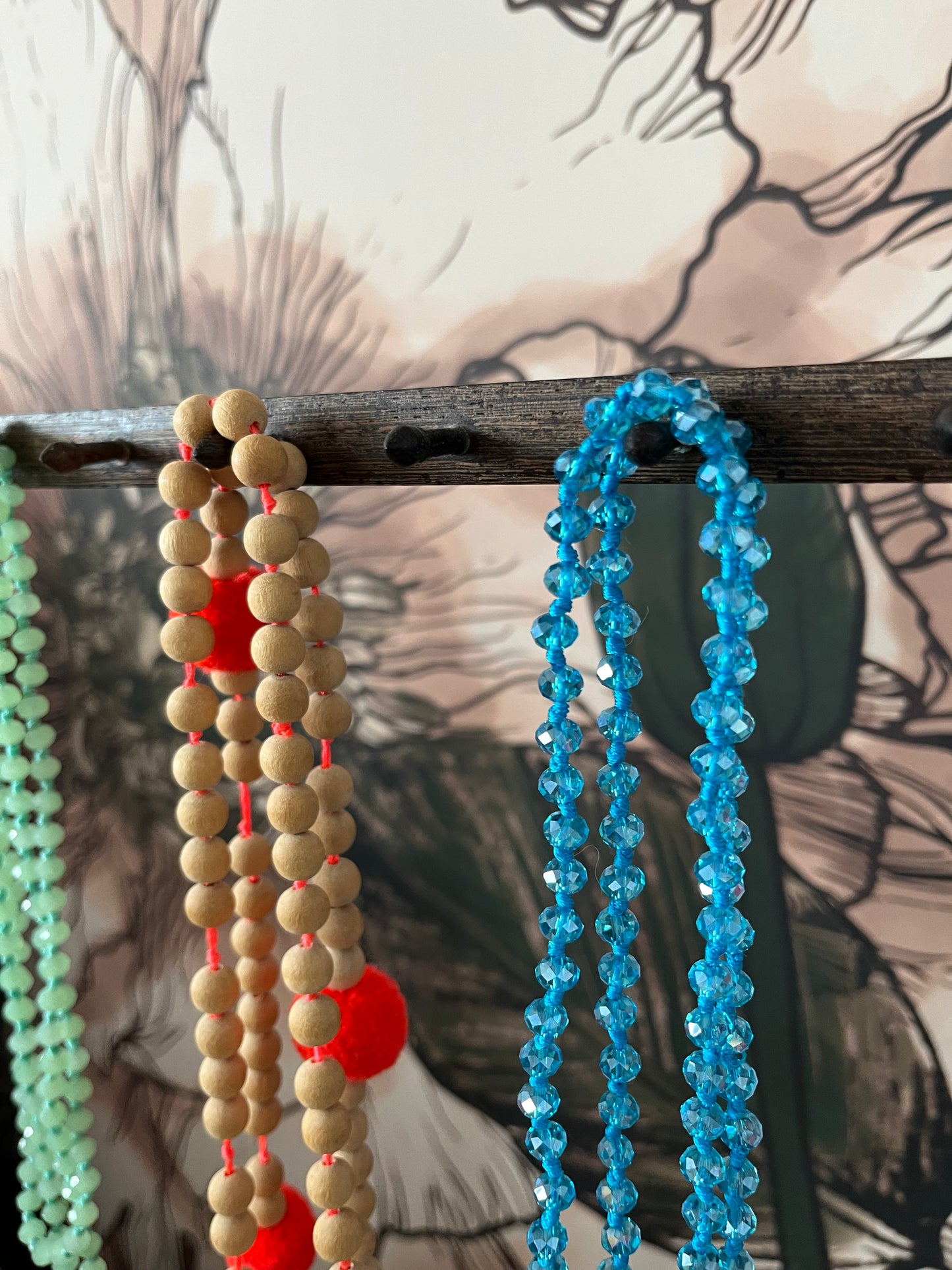 Lovely Oriental Wooden Jewellery Stand